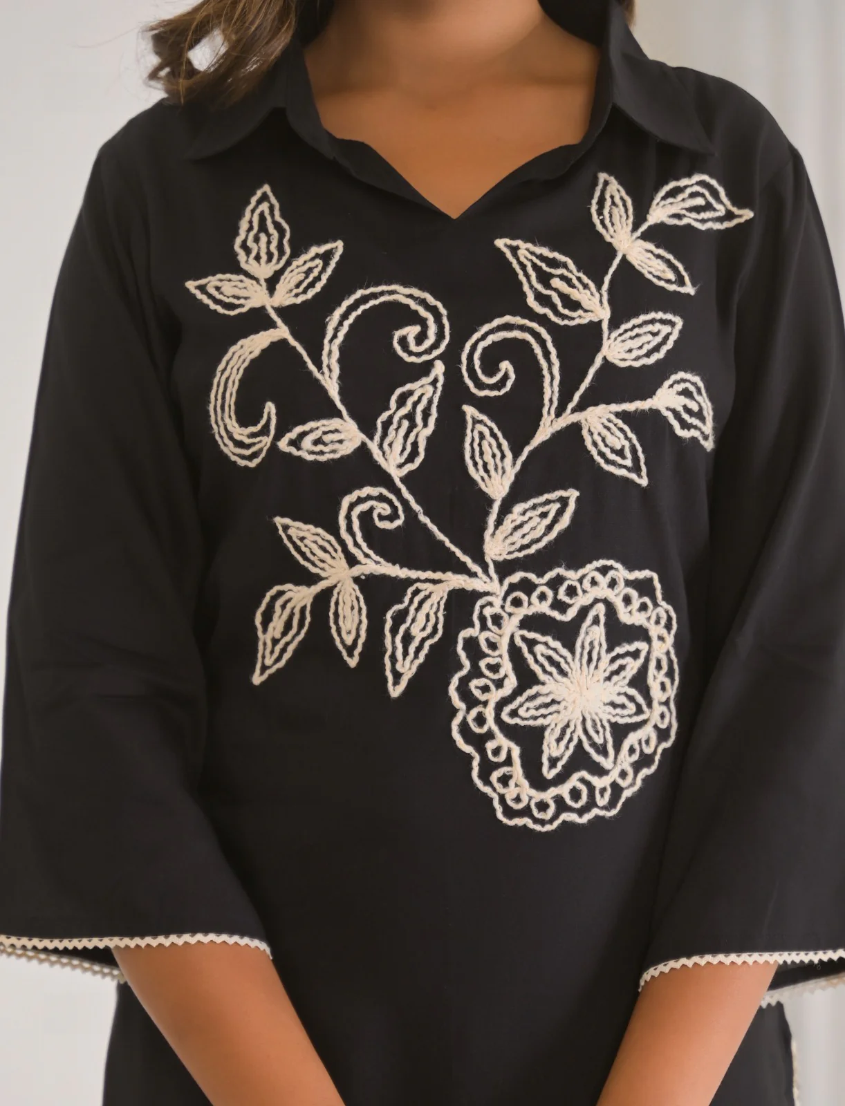Kara Onyx Embroidered Kurta Pant Set - Image 2