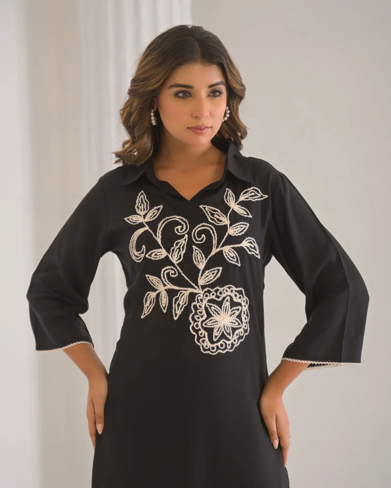 Kara Onyx Embroidered Kurta Pant Set - Image 3