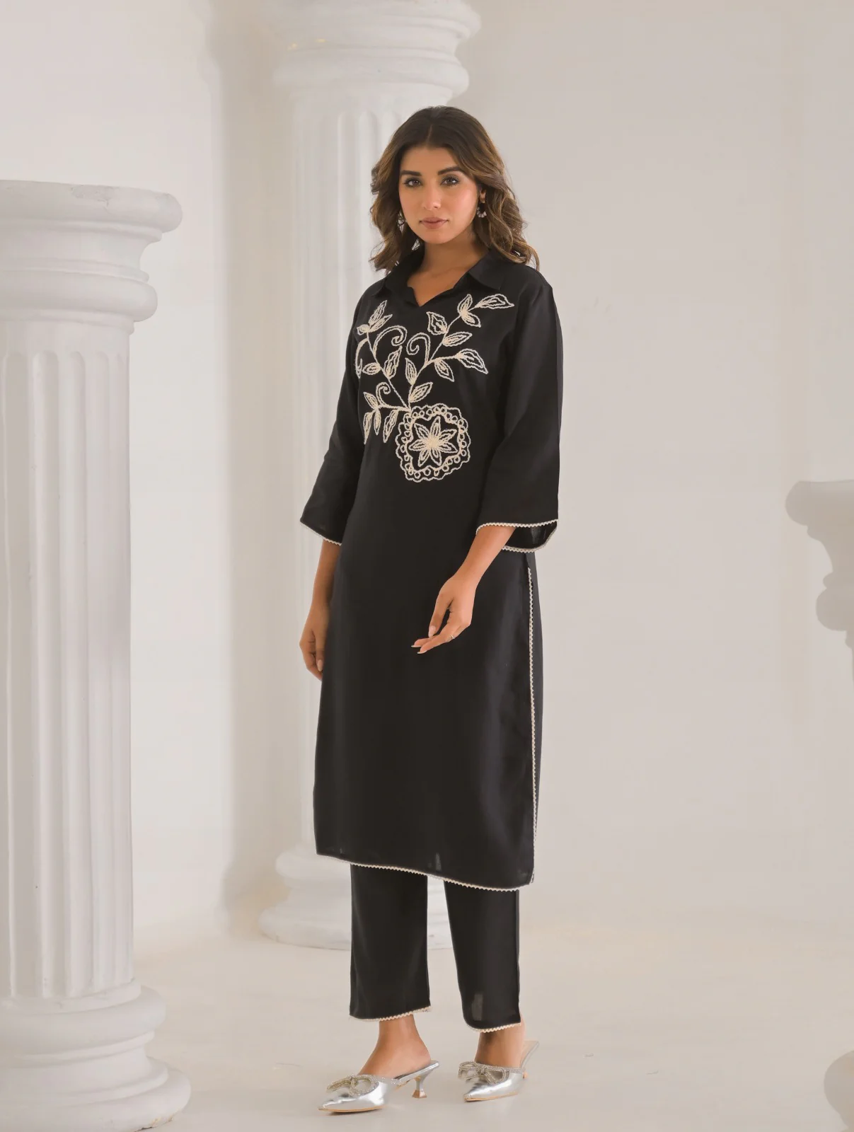 Kara Onyx Embroidered Kurta Pant Set - Image 4