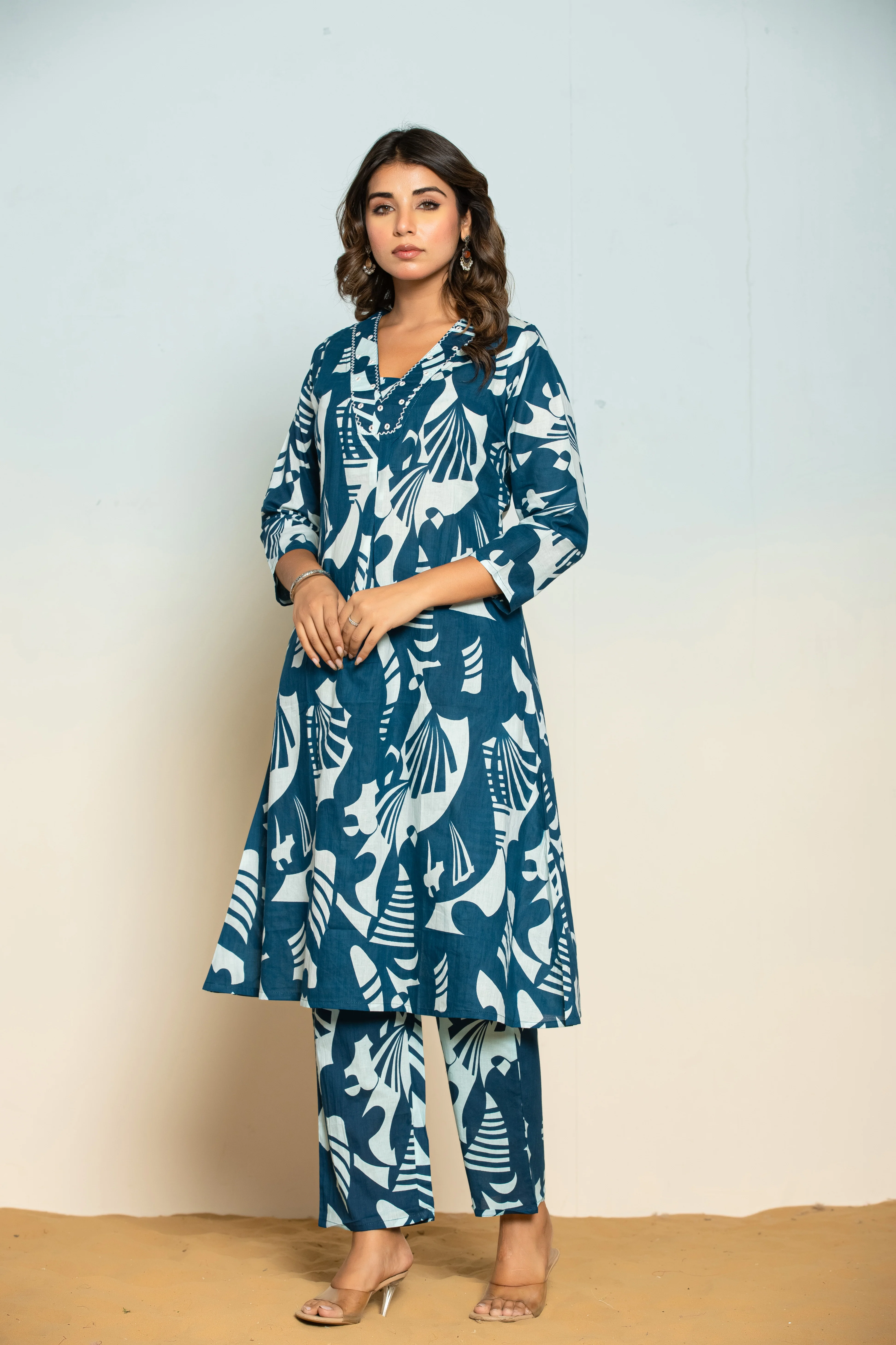 SASHA AZURE PRINTED KURTA PANT SET - Image 4