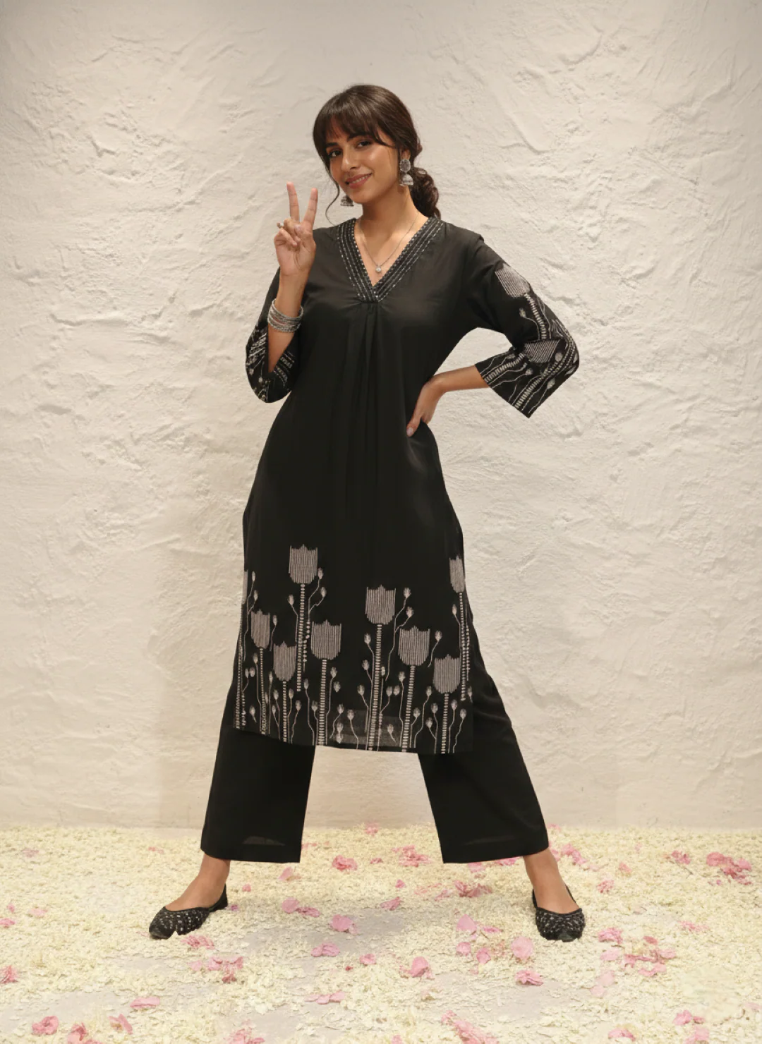 Krystle Onyx Printed Kurta Pant Set - Image 4