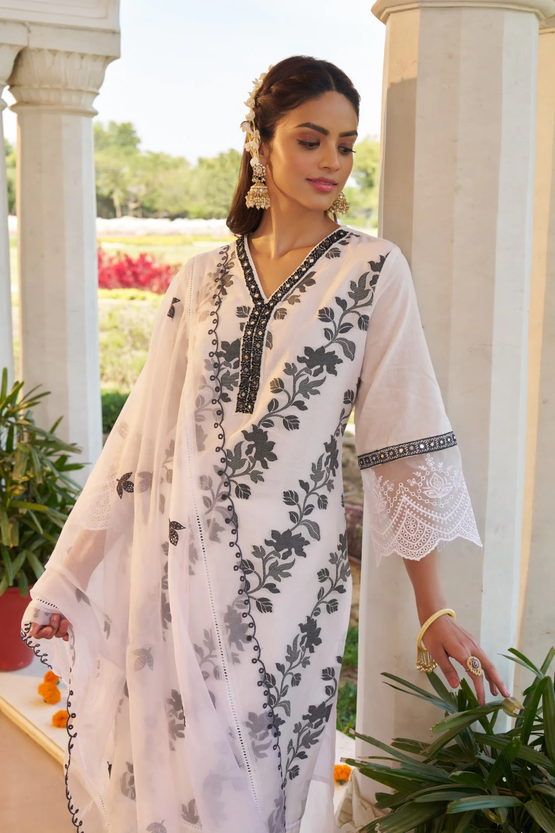 Grithav Pearl Embroidered Lawn Suit Set - Image 2