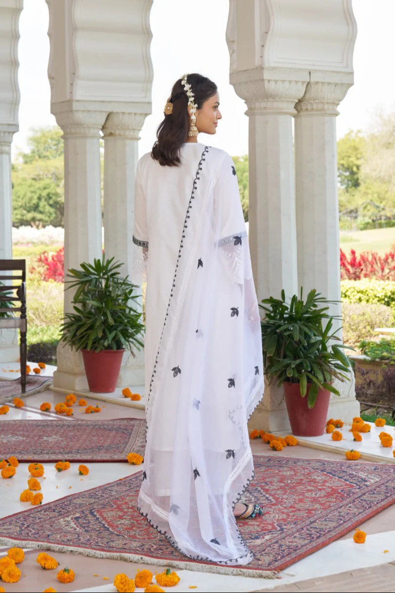 Grithav Pearl Embroidered Lawn Suit Set - Image 3