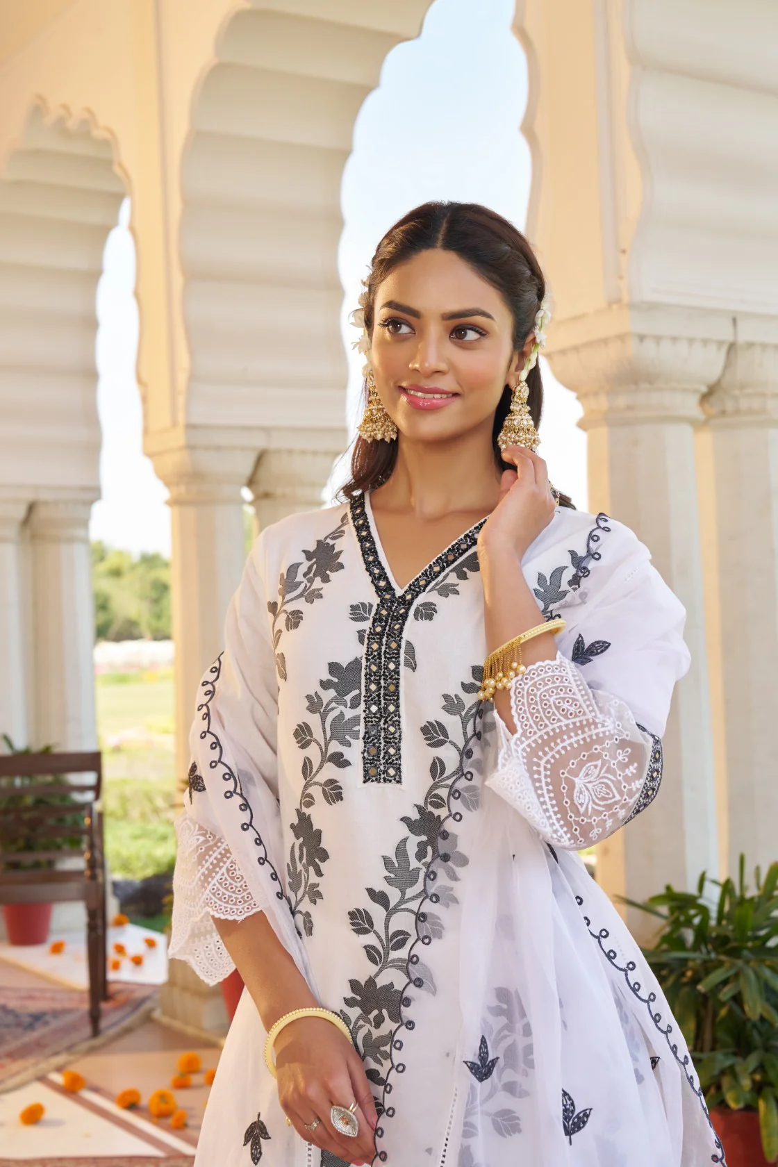 Grithav Pearl Embroidered Lawn Suit Set - Image 4
