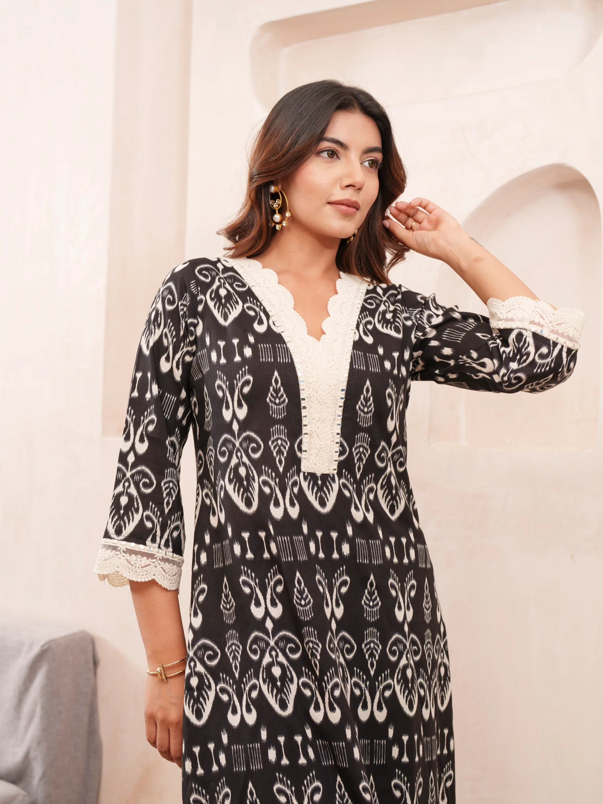 Tashvika Onyx Printed Kurta Pant Set - Image 12