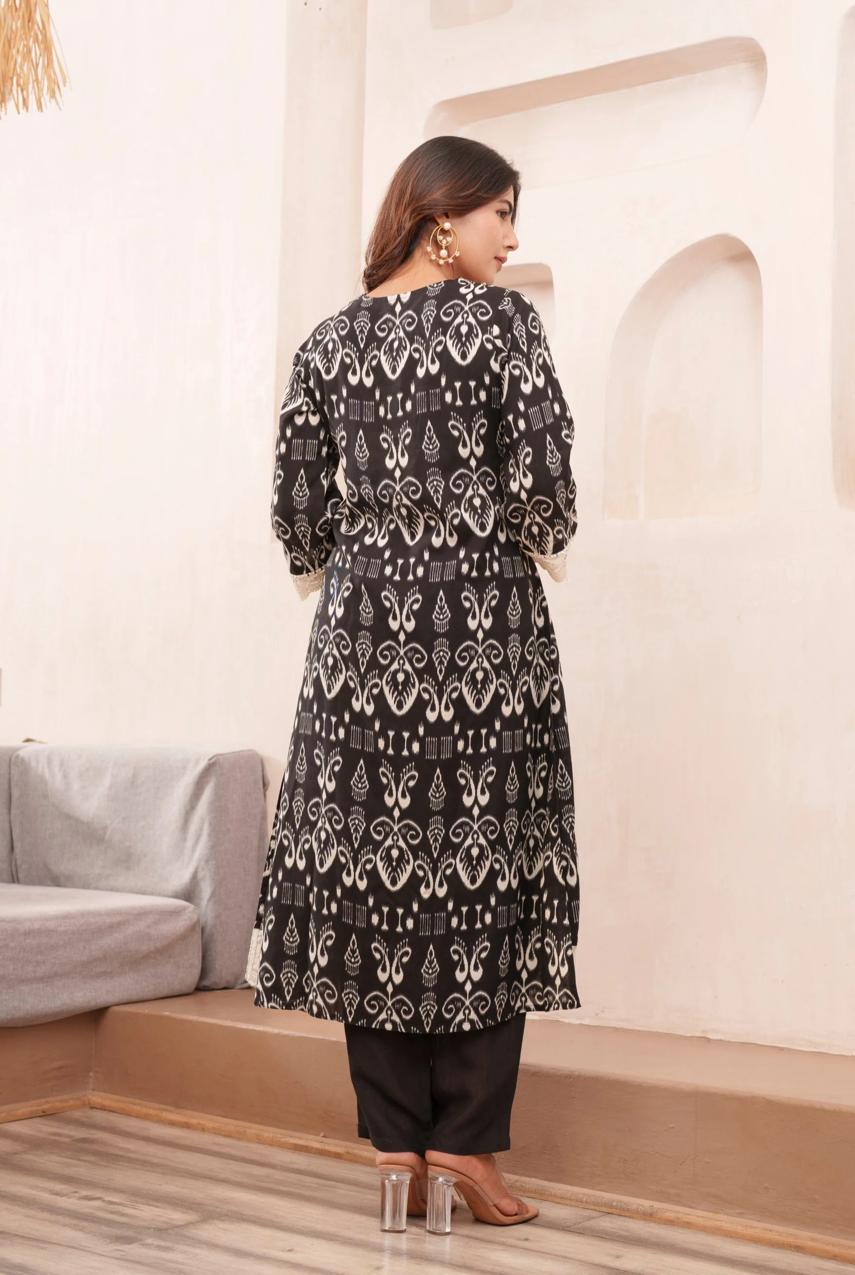 Tashvika Onyx Printed Kurta Pant Set - Image 3