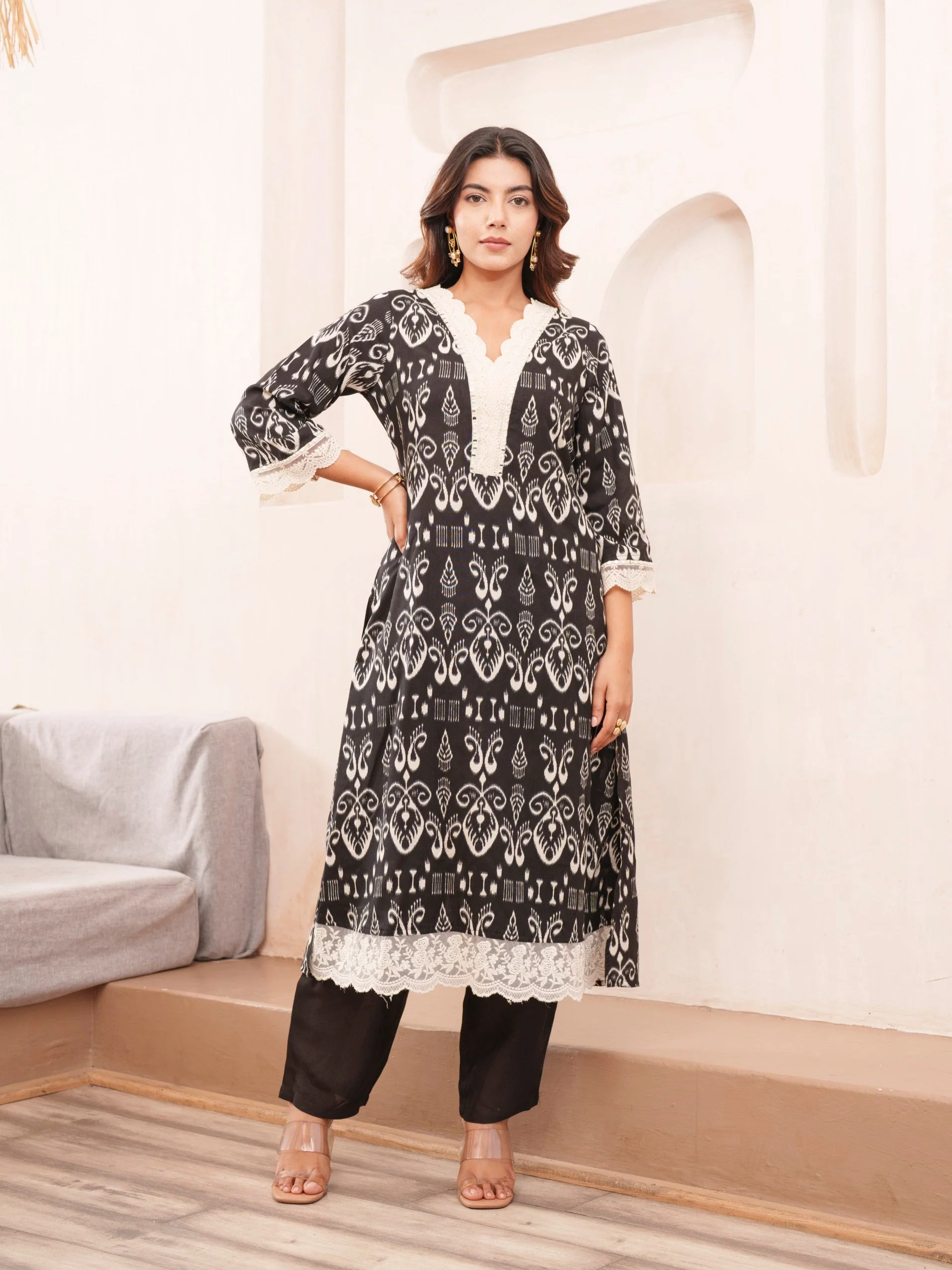 Tashvika Onyx Printed Kurta Pant Set - Image 4