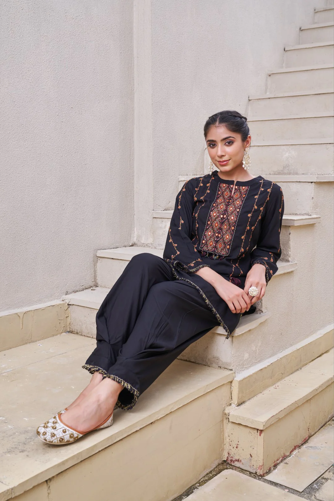 Stravi taupe embroidery co-ord set - Image 4