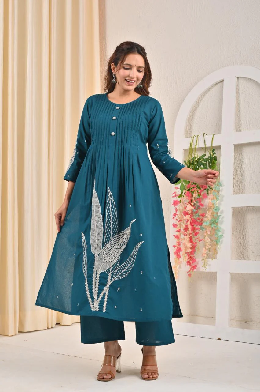 Sarvari Teal Emroidered Kurta Pant Set - Image 4