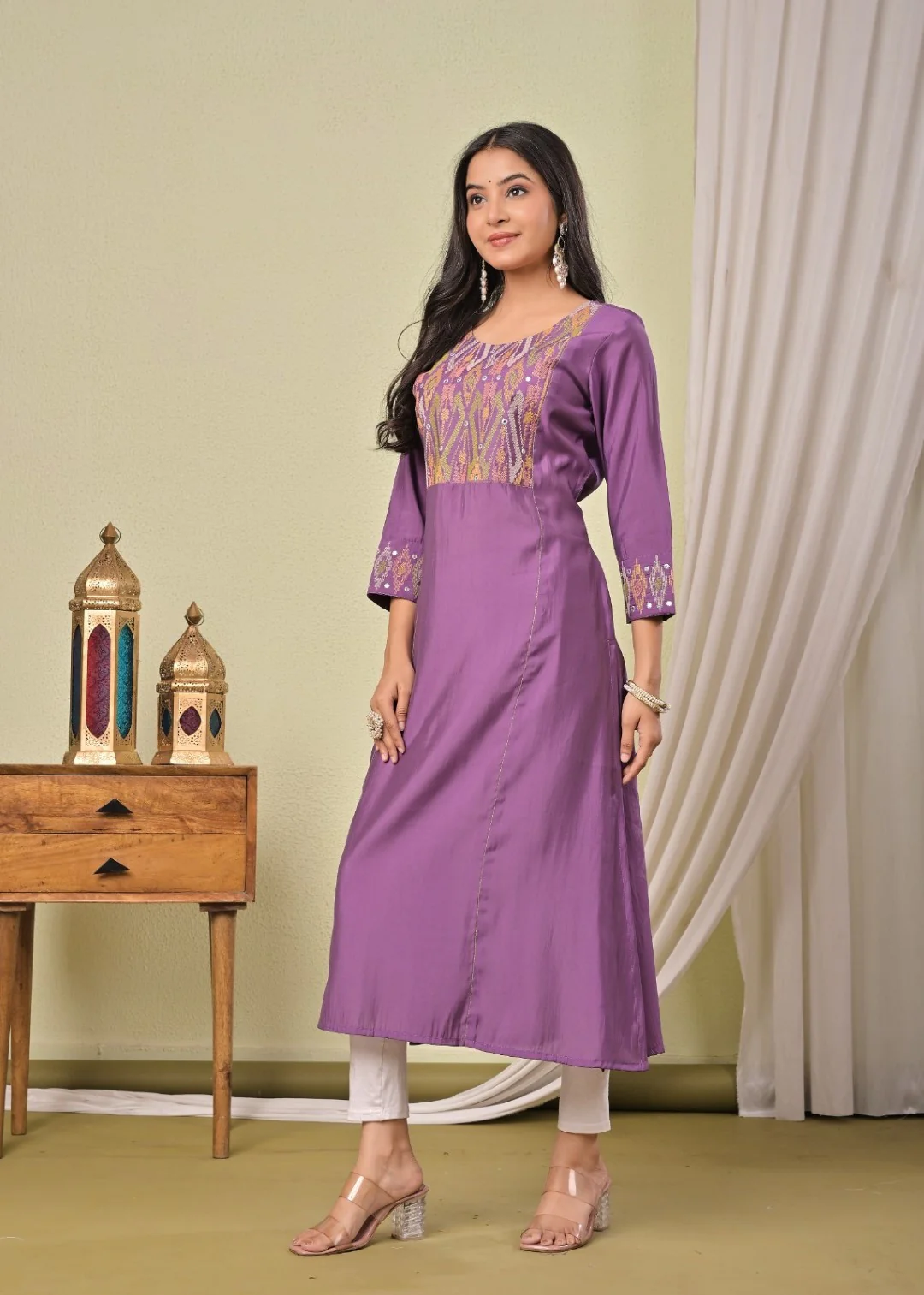 Chandri Iris Embroidered Work Kurti - Image 4