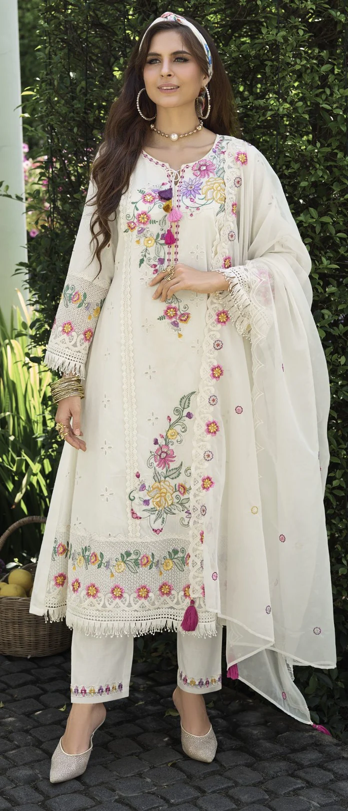 Nayla Pearl Embroidery Premium Lawn Style Suit Set - Image 4