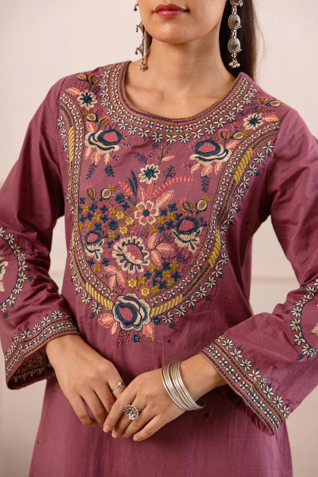 Stravi cameo Embroidery Kurta Pant set - Image 5