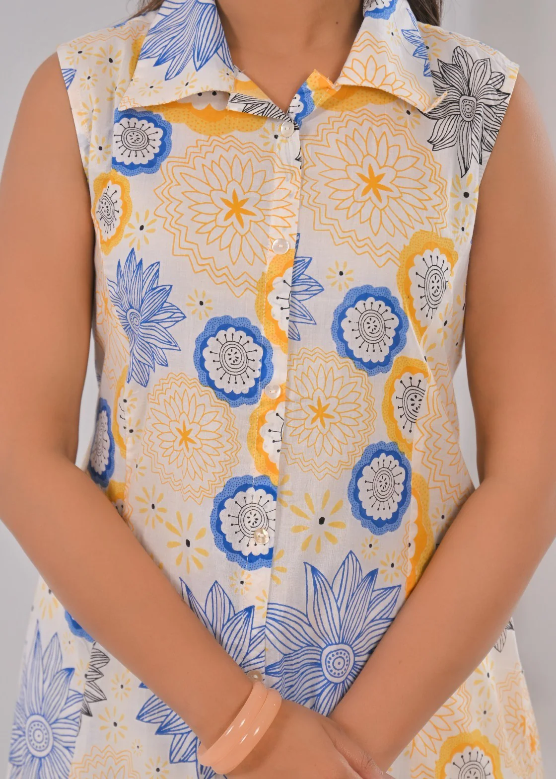 RAAGVI VANILLA PRINTED COTTON KURTA PANT SET - Image 6