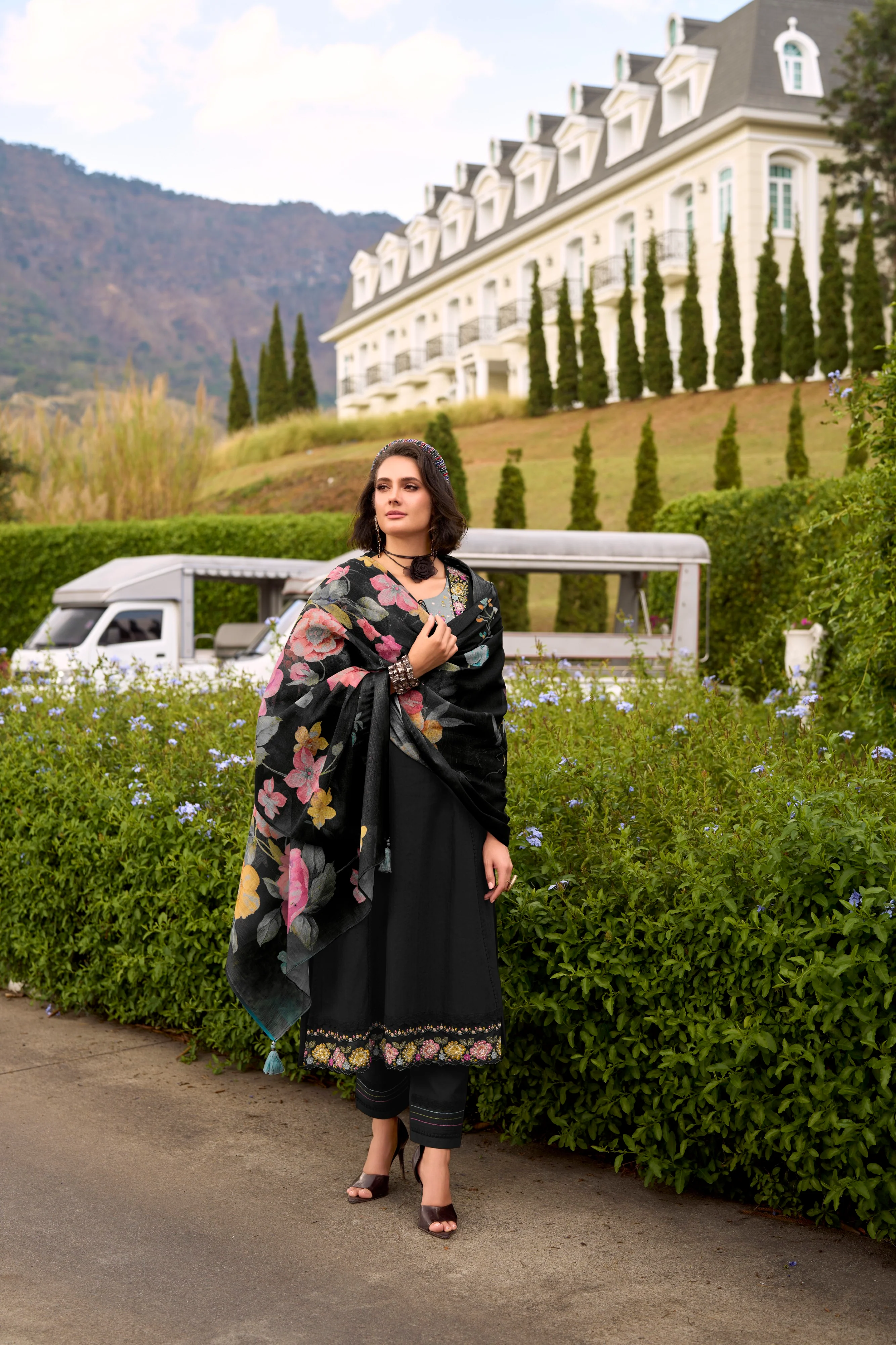 Akya Jade Embroidery Cotton Suit Set - Image 5