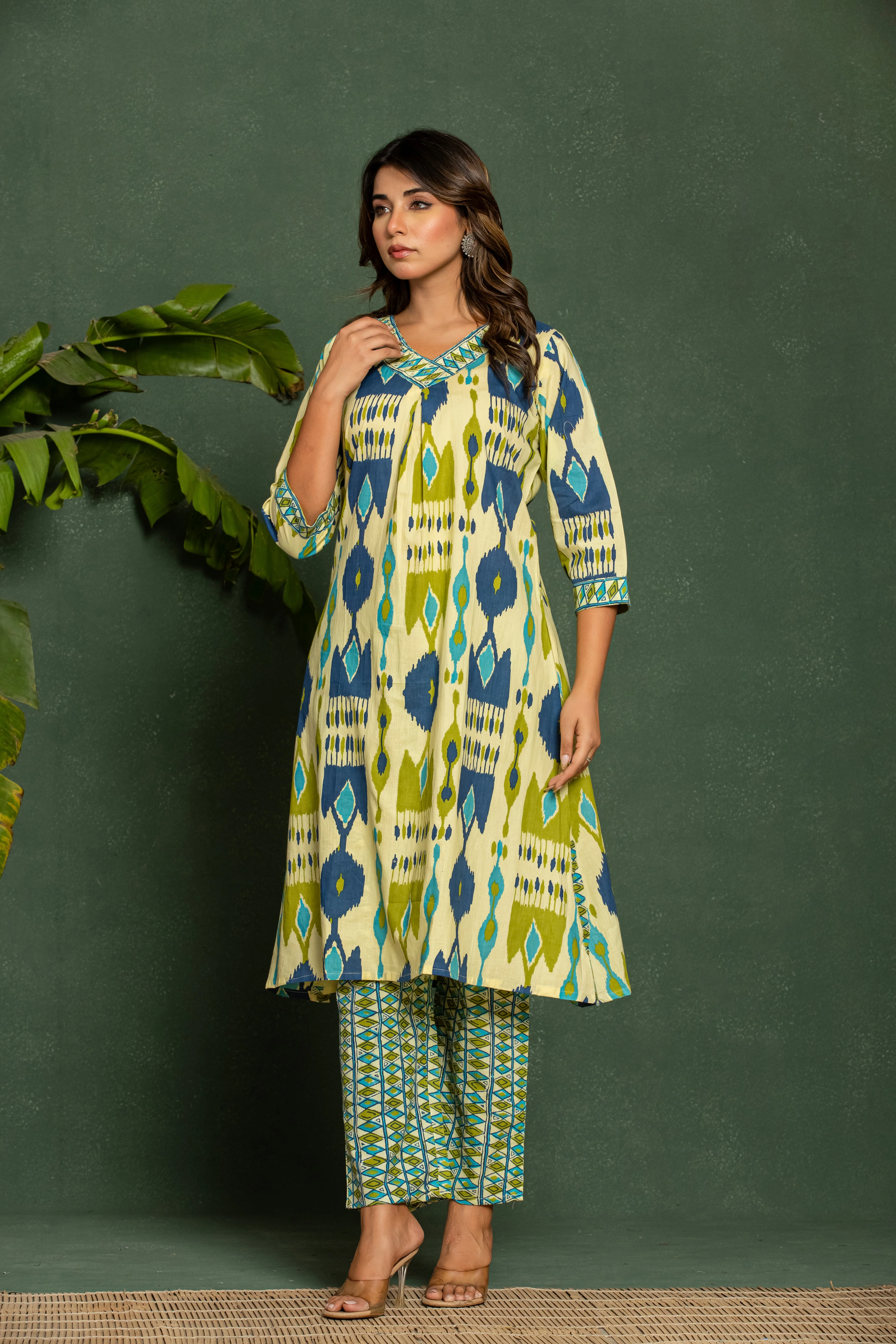 SASHA PASTEL PRINTED KURTA PANT SET - Image 4
