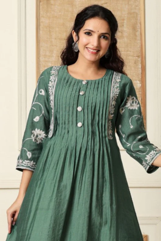 Sumaiya Fern Embroidery Kurta Pant Set - Image 2