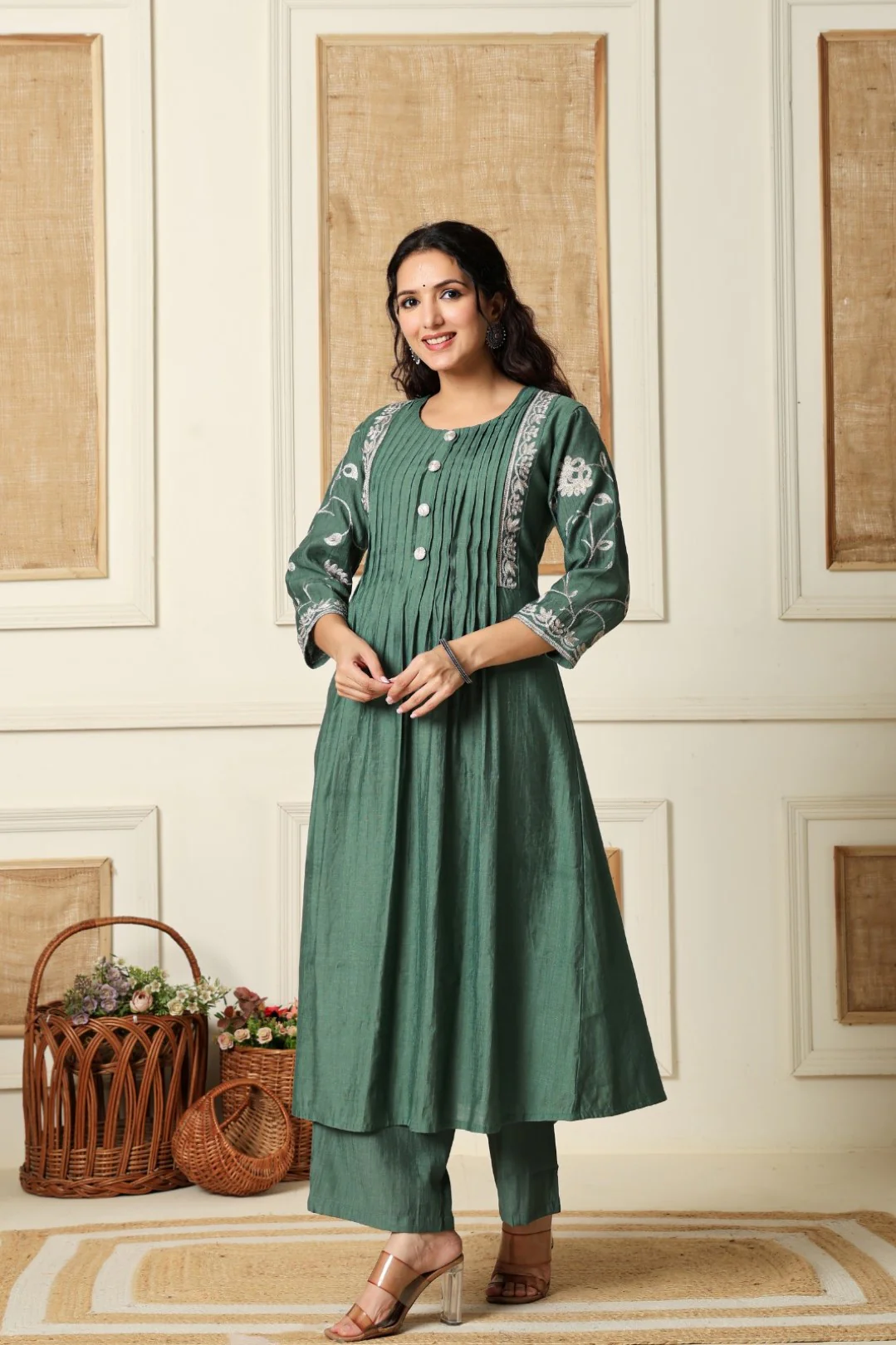 Sumaiya Fern Embroidery Kurta Pant Set - Image 3