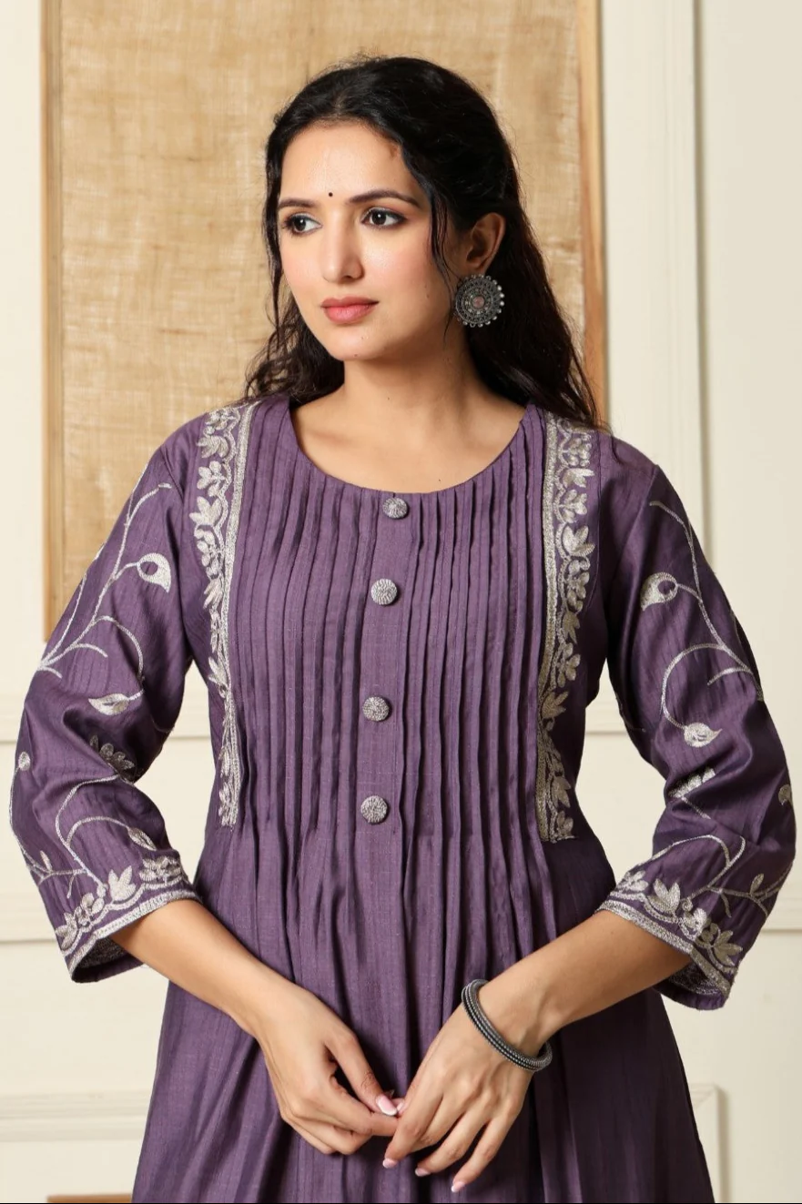 Sumaiya Orchid Embroidery Kurta Pant Set - Image 2