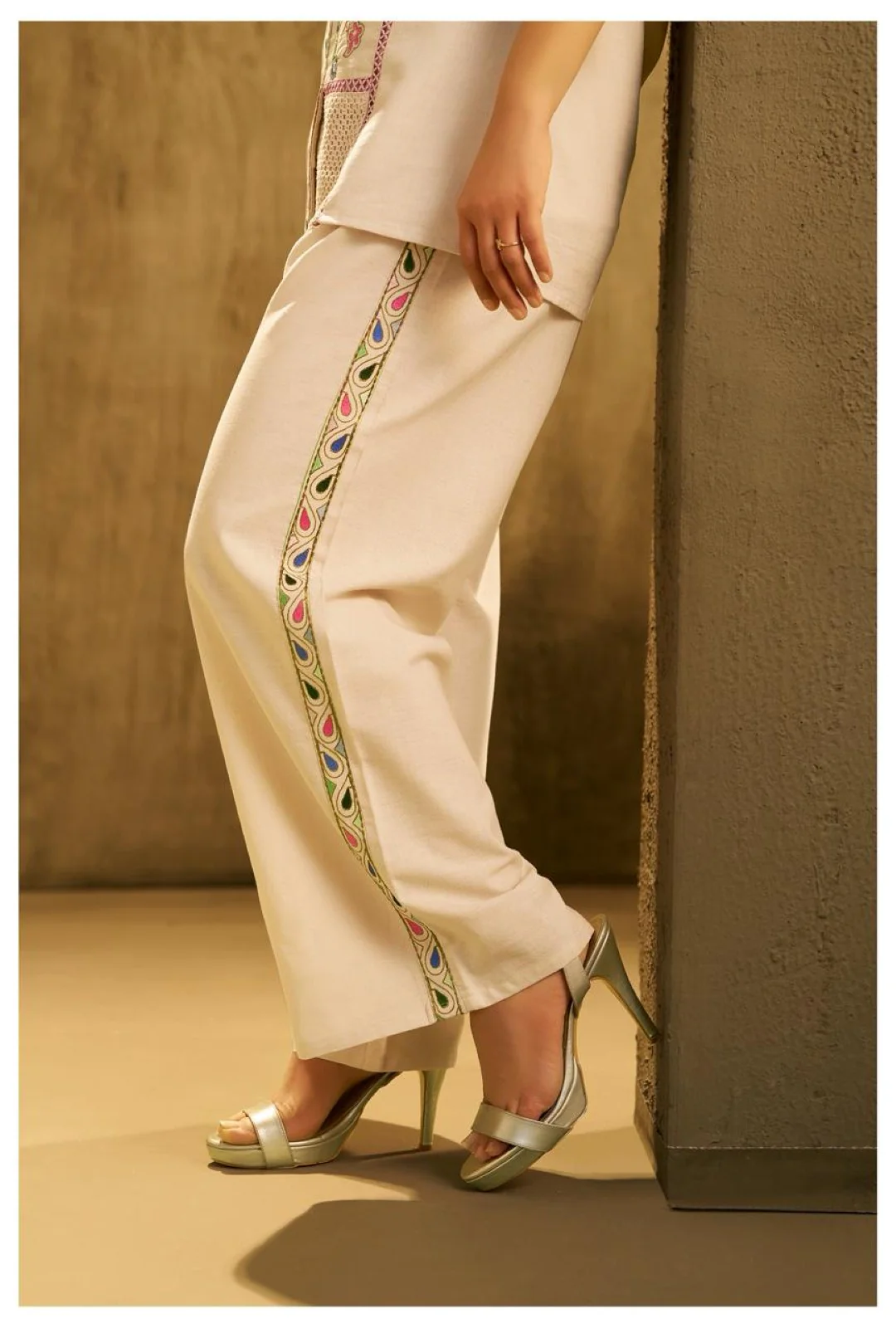 Rivera Daisy embroidery co-ord set - Image 4