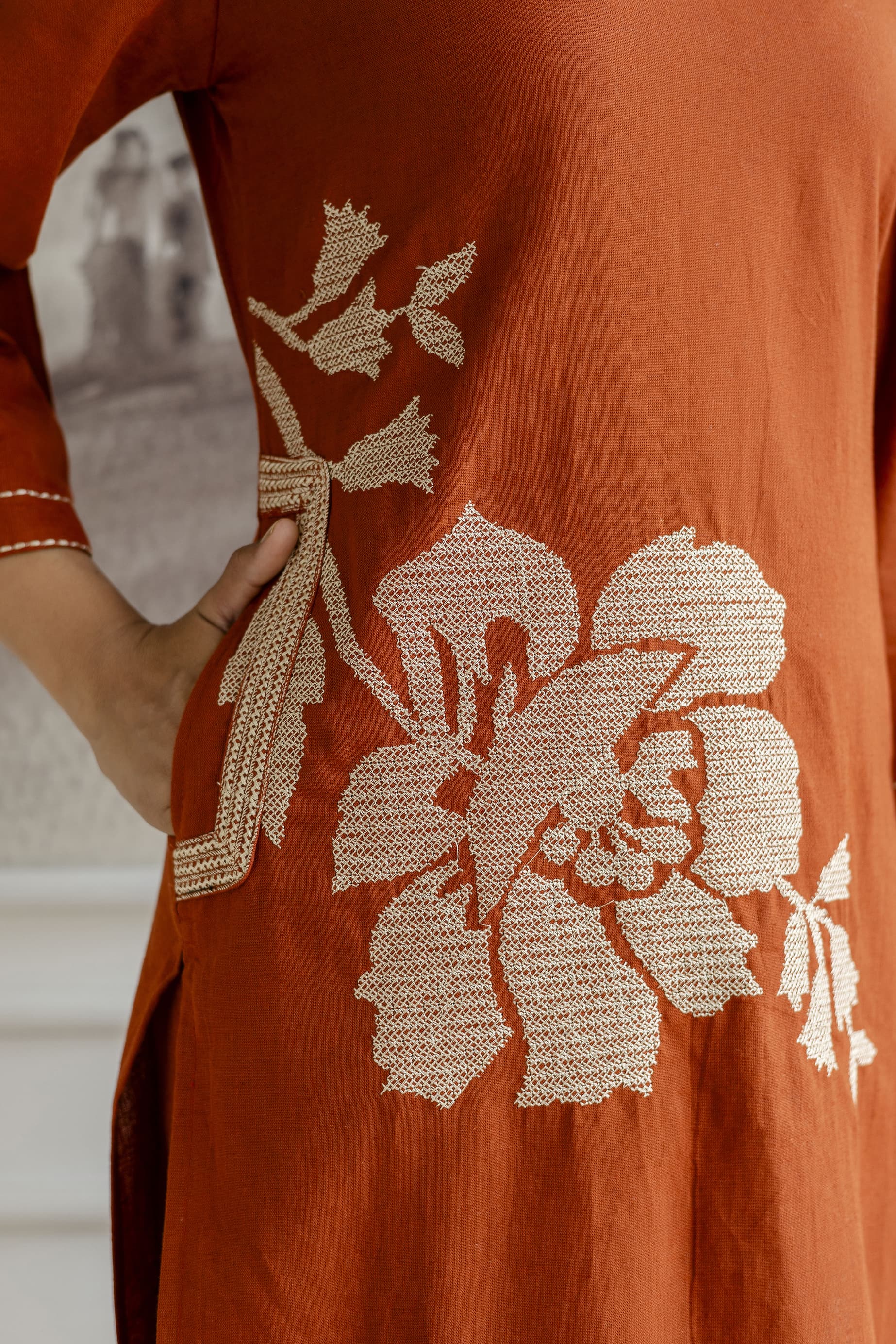 Samiha Sienna Embroidered Kurta Pant Set - Image 5
