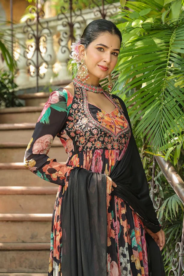 Vastramaya Jade Full Heavy Anarkali Suit Set - Image 2
