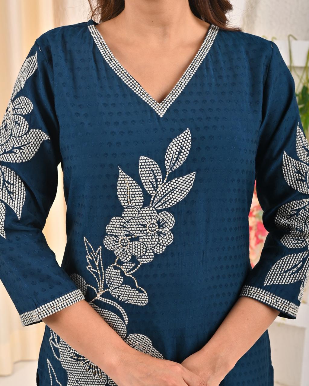 Sarvari Lapis Embroidered Kurti - Image 5