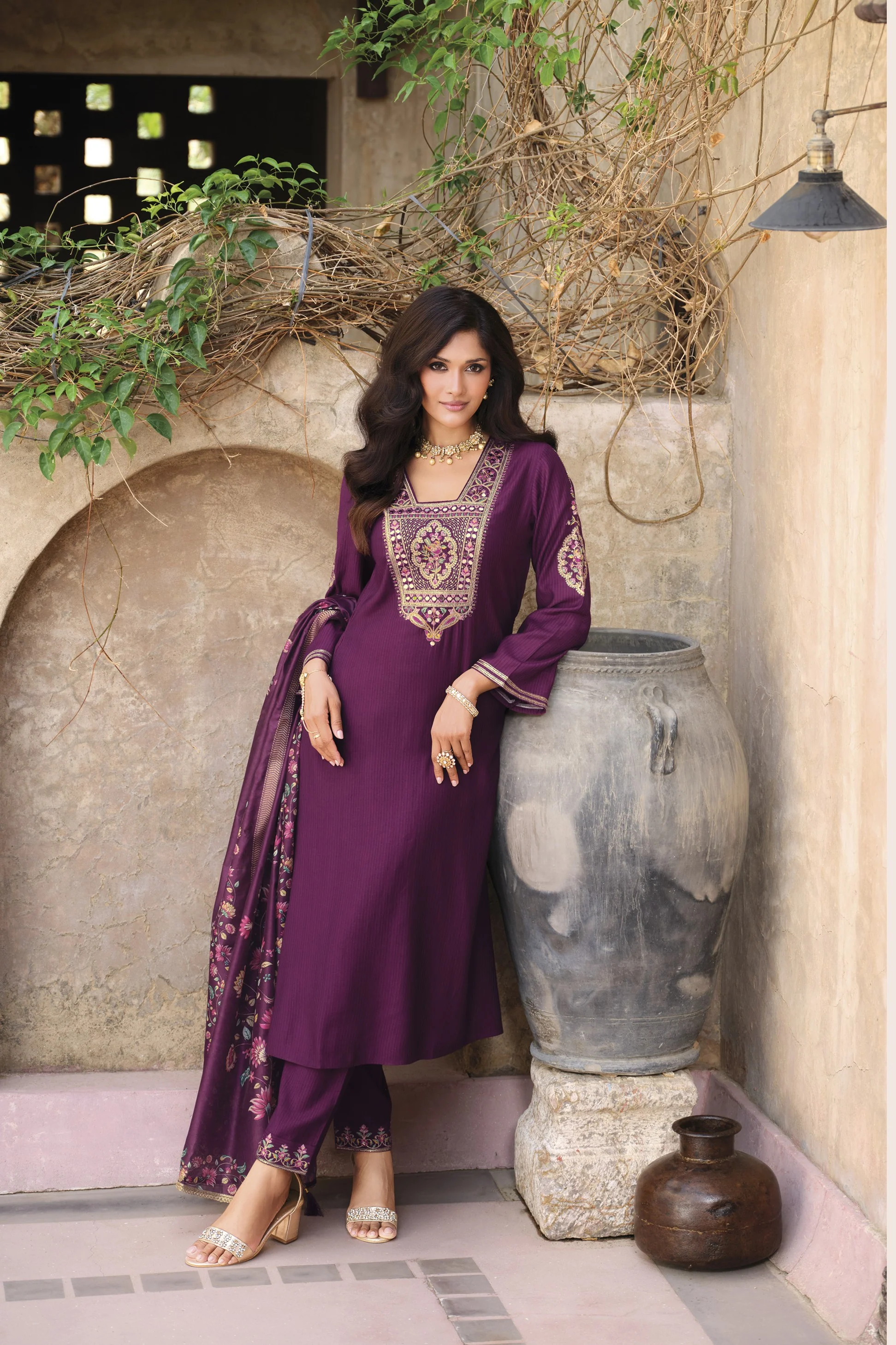 Falaknama Orchid Full Work Suit Set - Image 4
