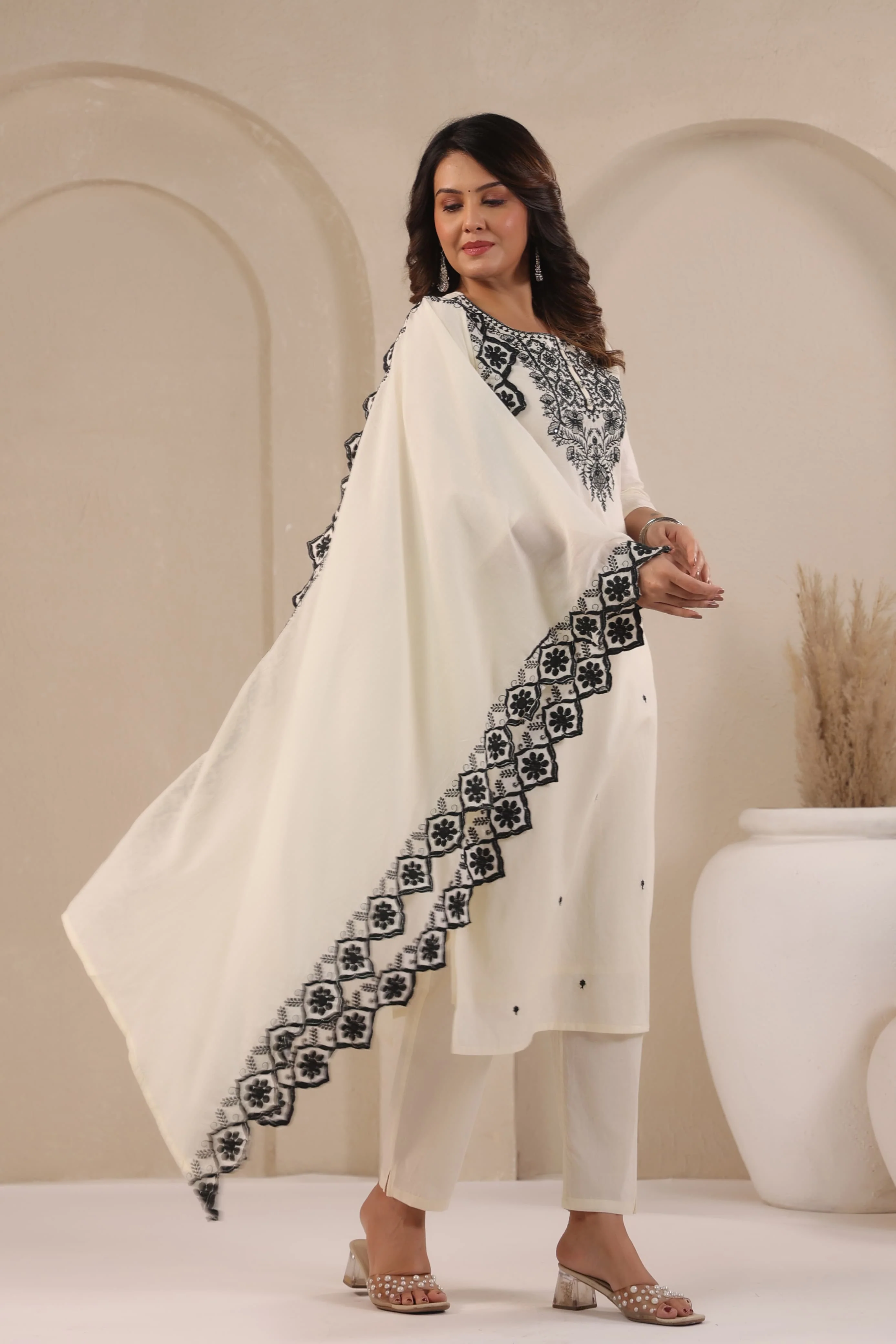 SAGARIKA NOIR EMBROIDERED COTTON SUIT SET - Image 5