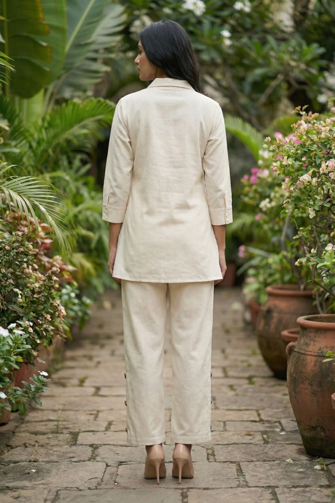 Sargi daisy embroidery co-ord set - Image 3