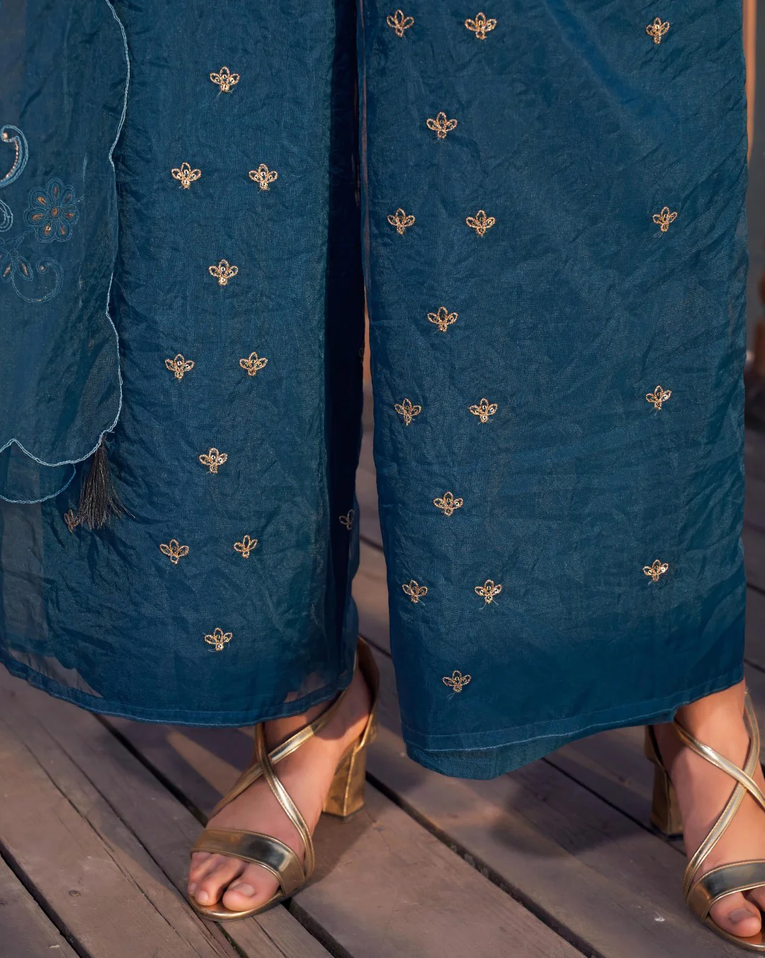 Nisha Casal Embroidered Suit Set - Image 5