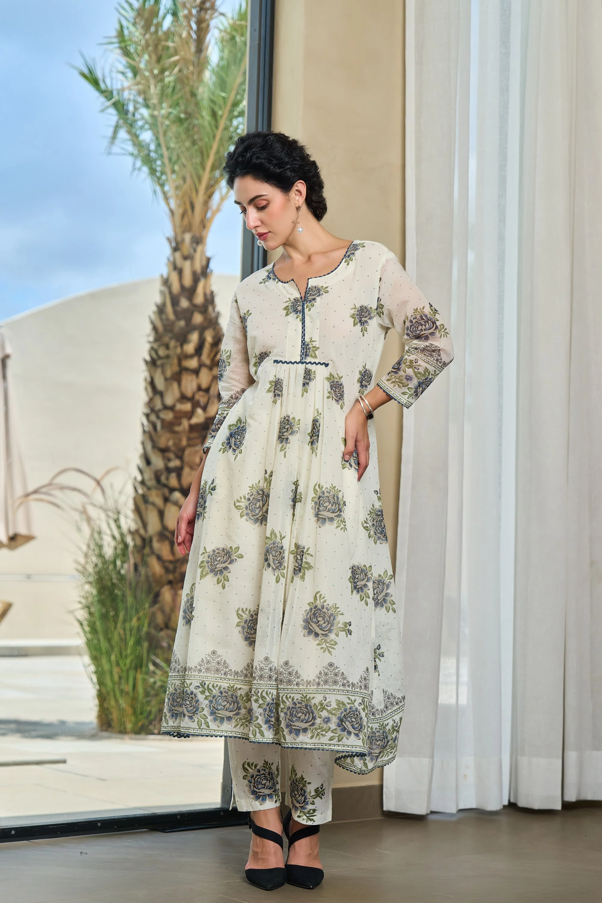 Tiara monochrome cotton kurta pant set - Image 4