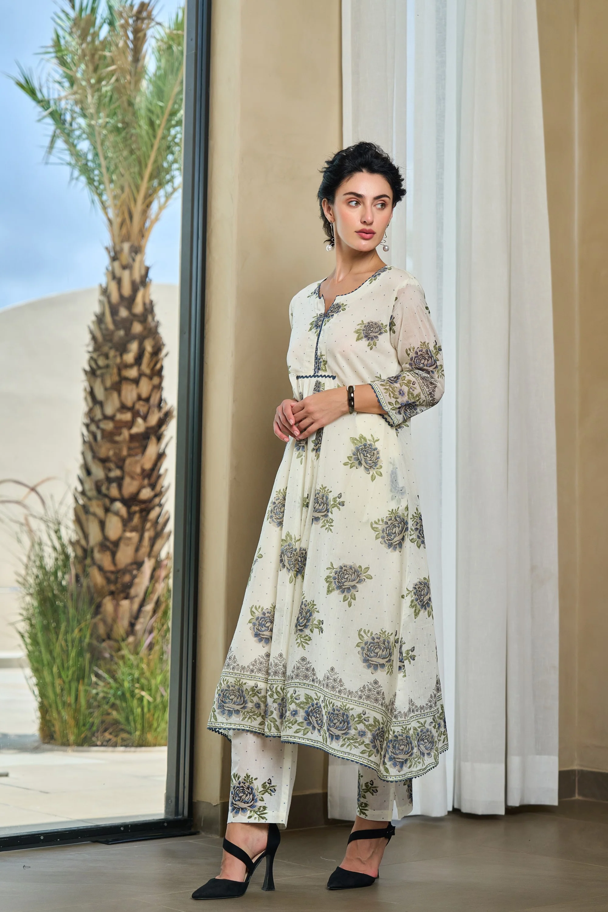Tiara monochrome cotton kurta pant set - Image 5
