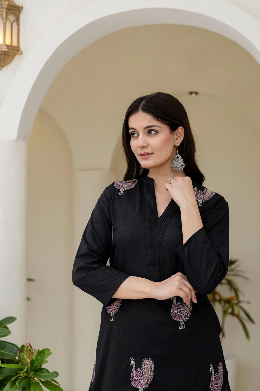 Mokabara Jade Embroidery Cotton Kurta Pant Set - Image 2