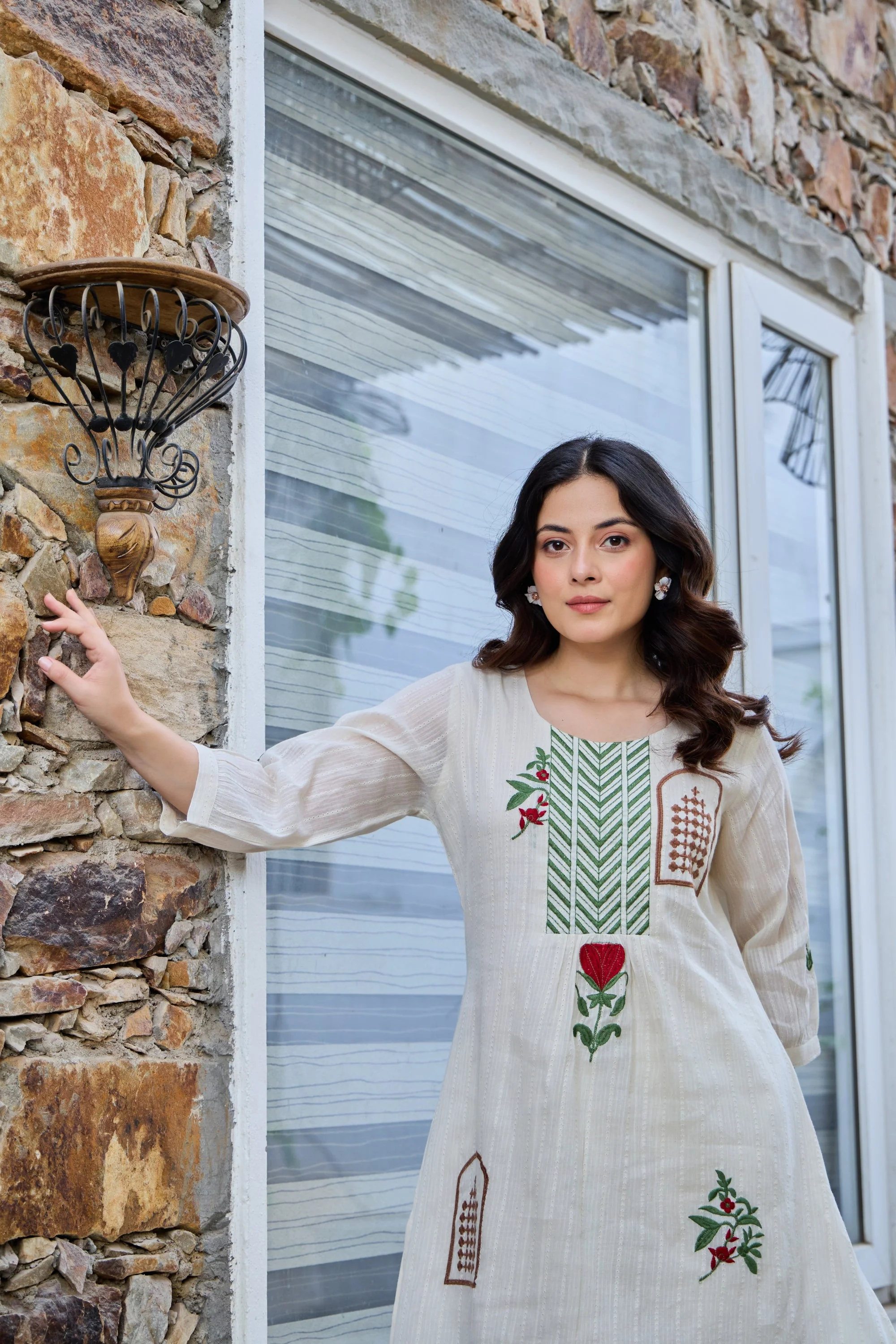 Tiara platinum embroidery co-ord set - Image 10
