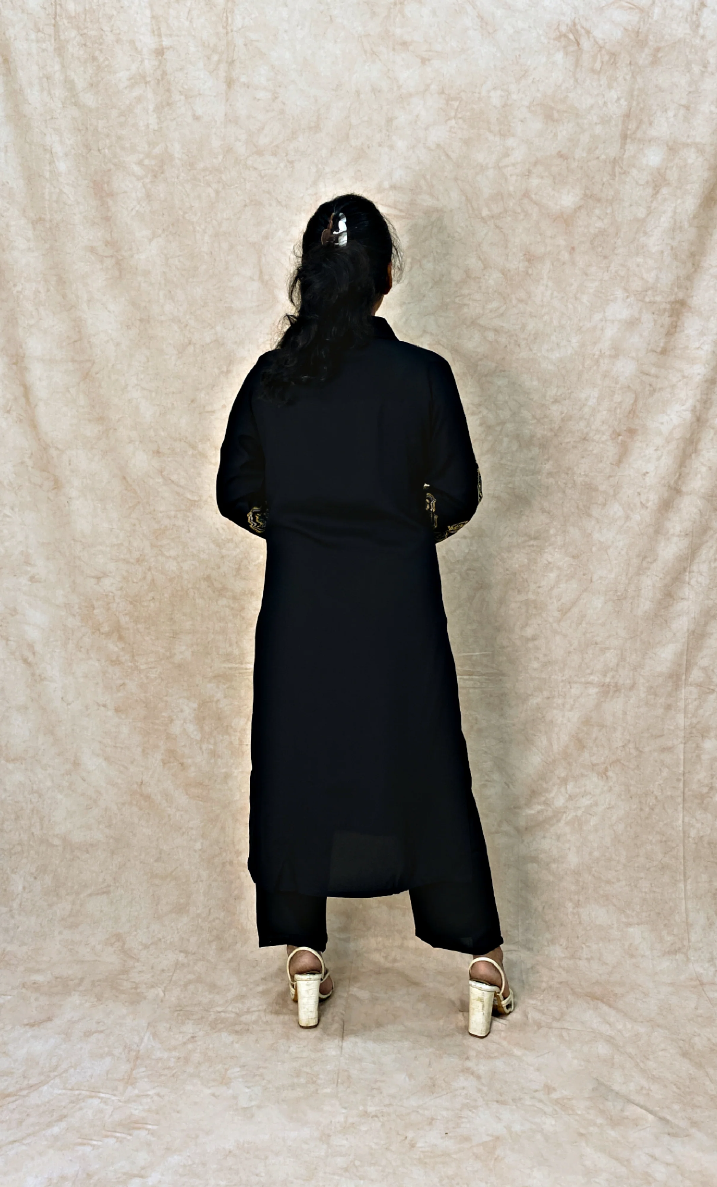 Vartika Onyx Embroidered Kurta Pant Set - Image 3