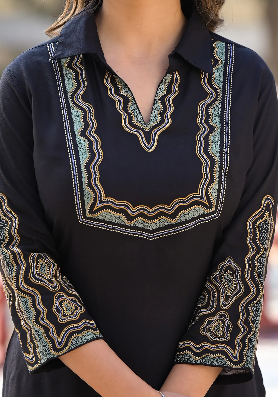 Vartika Onyx Embroidered Kurta Pant Set - Image 4