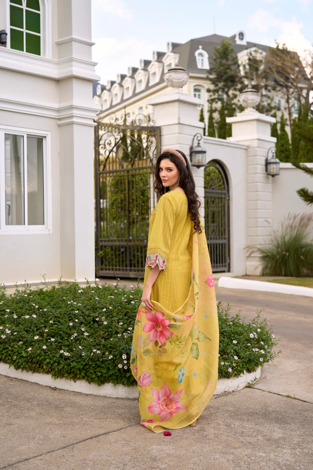 Akya Amber Embroidery Suit Set - Image 3