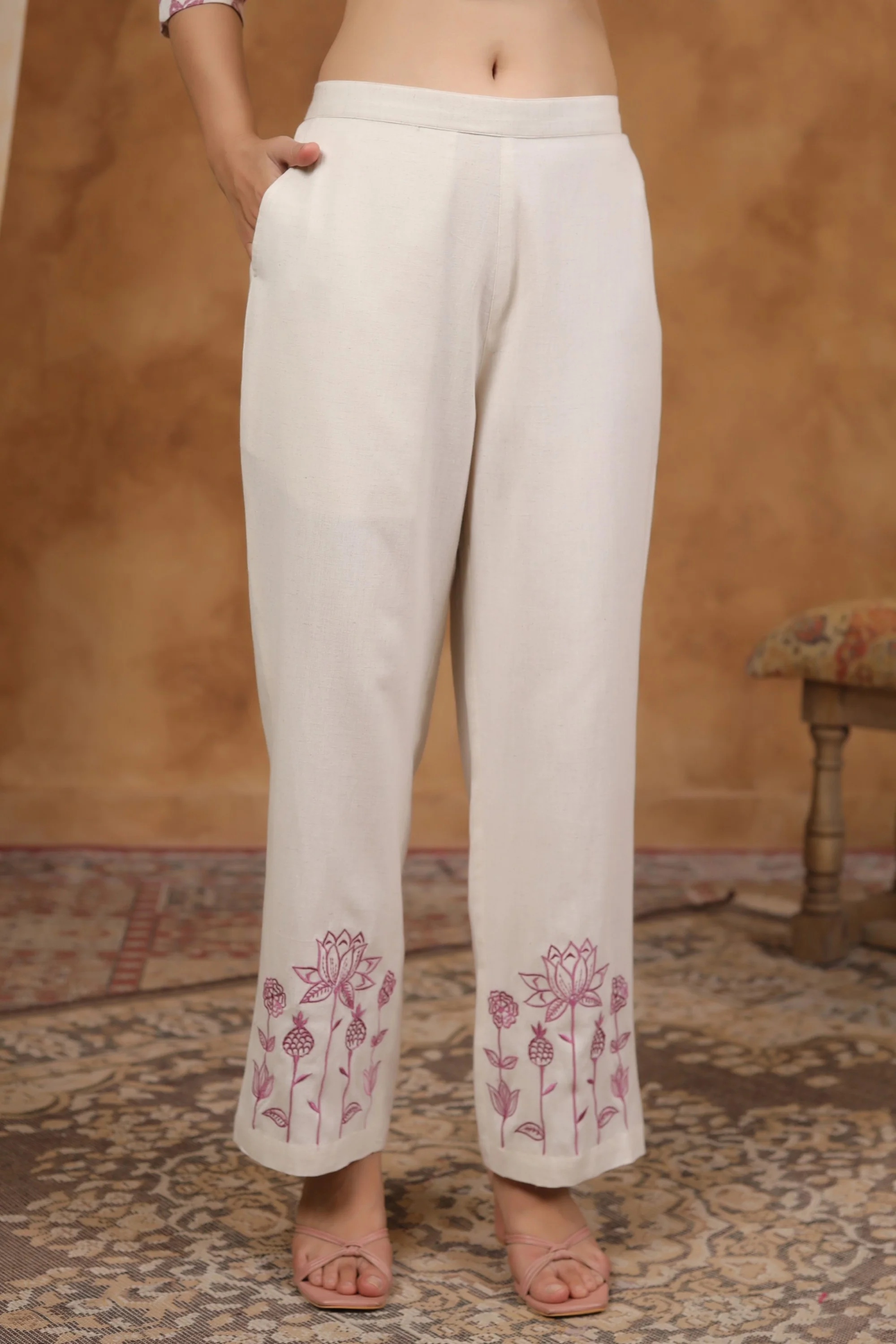 RAAGVI BLOOM PRINTED COTTON KURTA PANT SET - Image 9