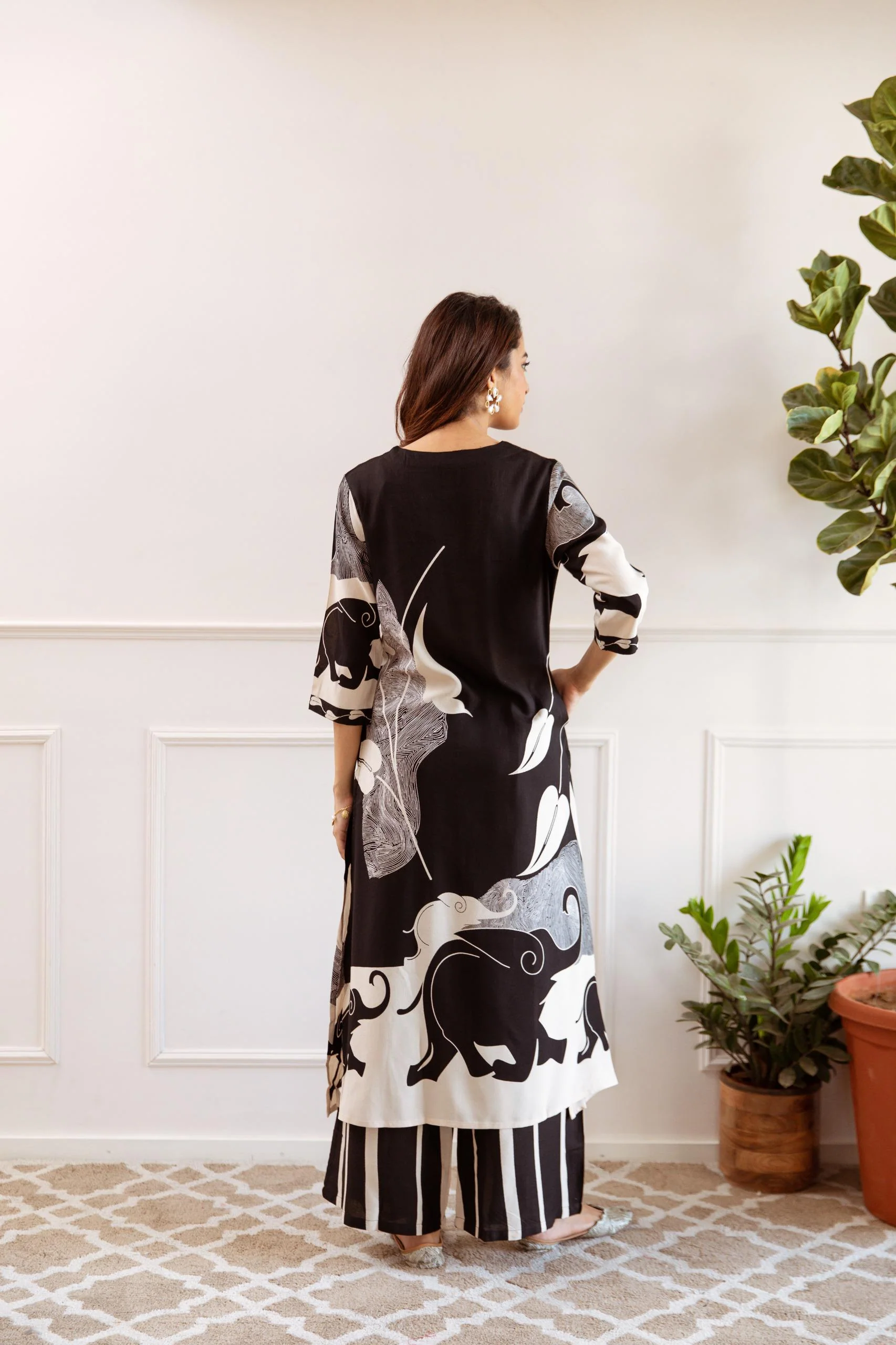Jagdeep Jet Printed Kurta Pant Set - Image 3