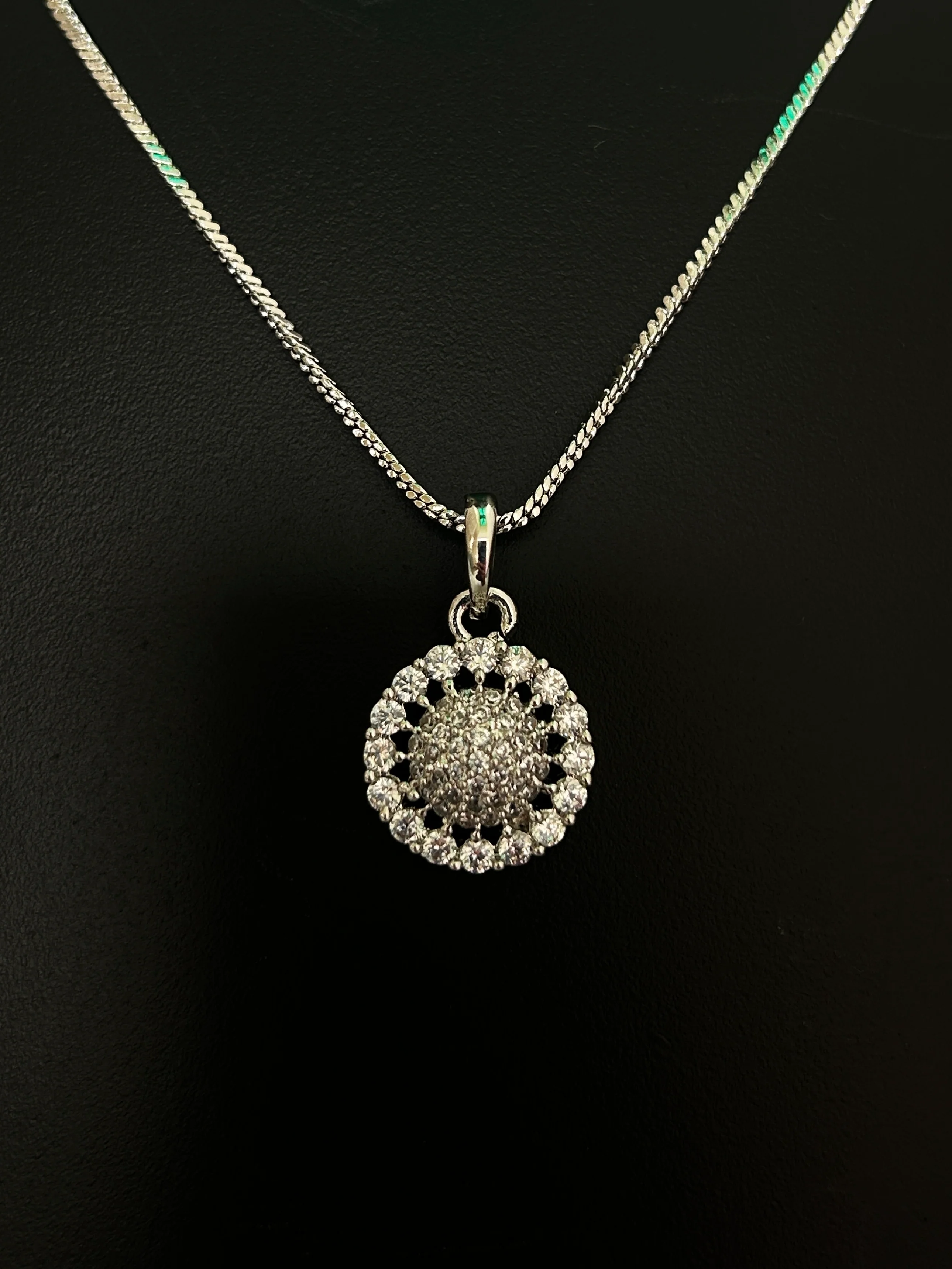 ANTAARA SUN DIAMOND EARINGS AND PENDANT SET - Image 15