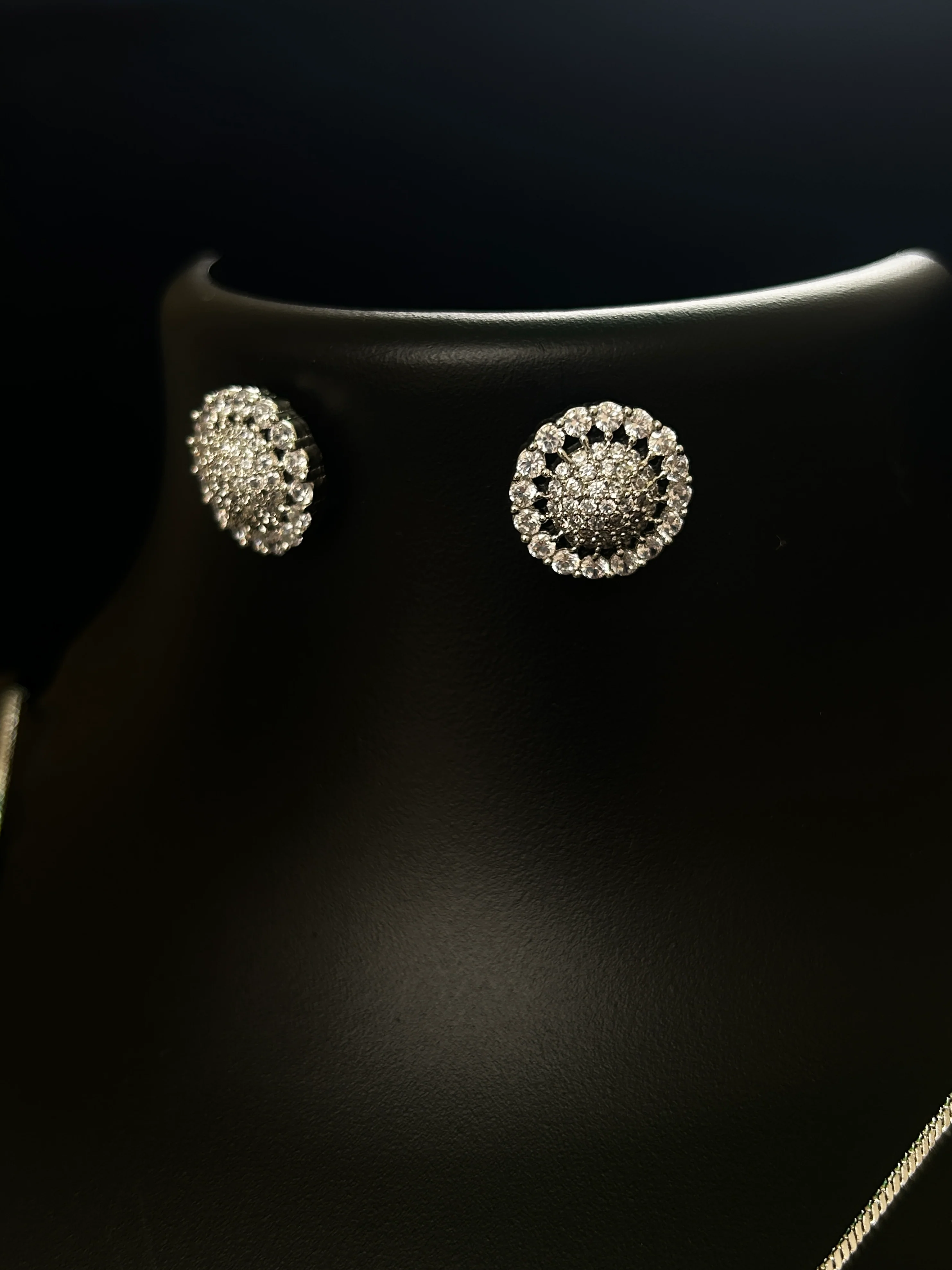 ANTAARA SUN DIAMOND EARINGS AND PENDANT SET - Image 17