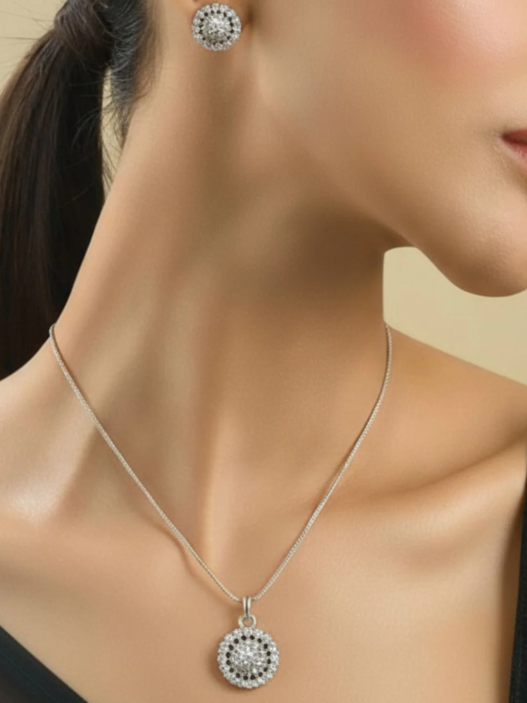 ANTAARA SUN DIAMOND EARINGS AND PENDANT SET - Image 6