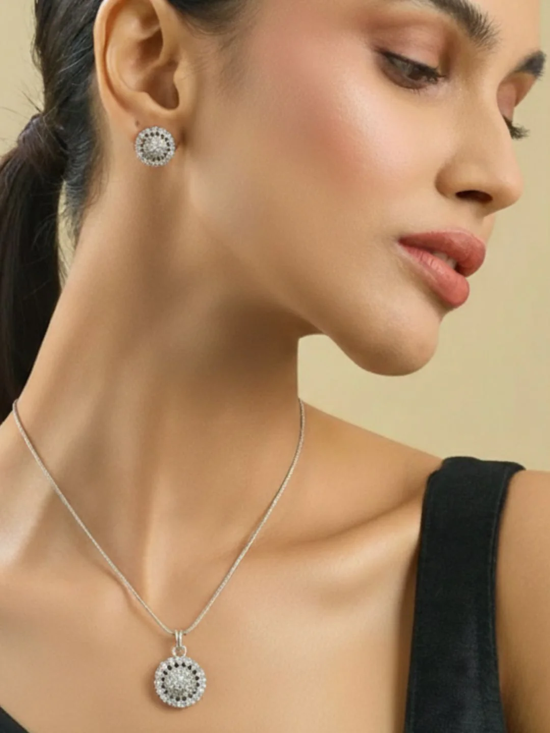 ANTAARA SUN DIAMOND EARINGS AND PENDANT SET - Image 7