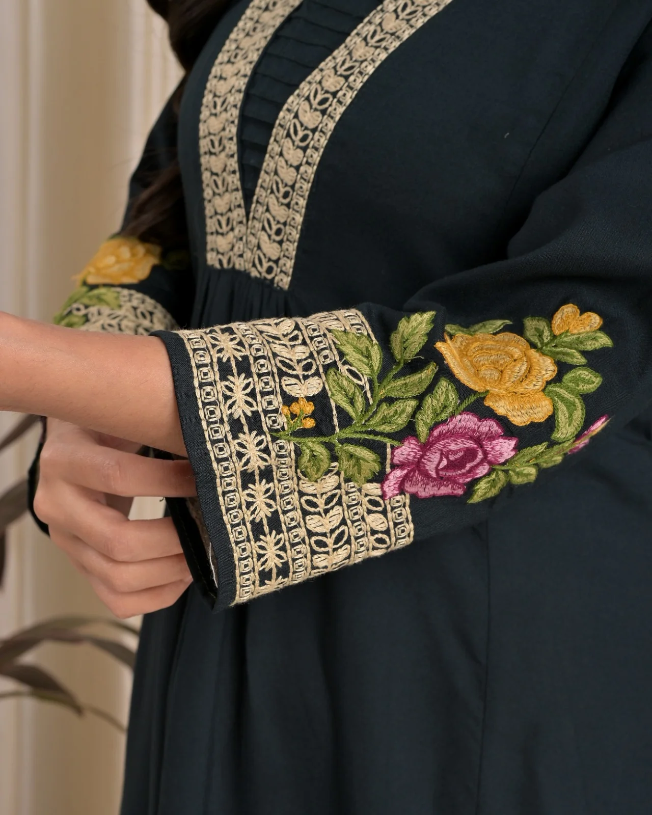 Chandri Casal Embroidered Kurta Pant Set - Image 4