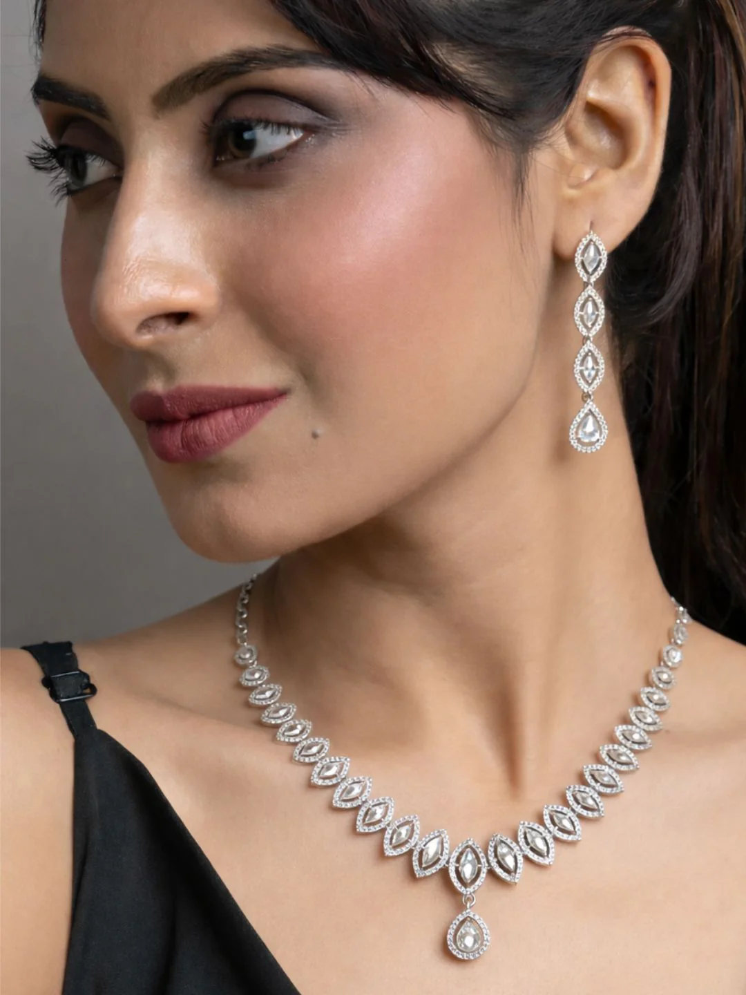 Alankrita Diamond Necklace with Earings - Image 7