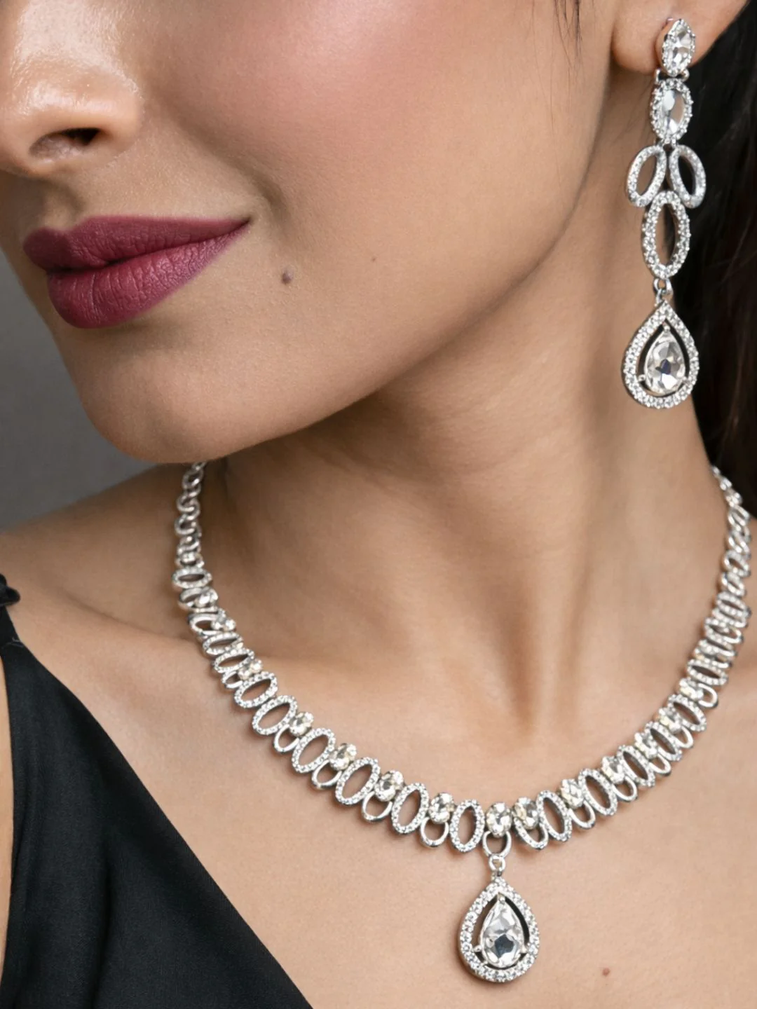 Alankrita Diamond Necklace with Earings - Image 2