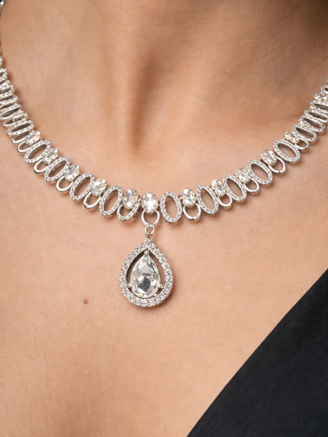 Alankrita Diamond Necklace with Earings - Image 3