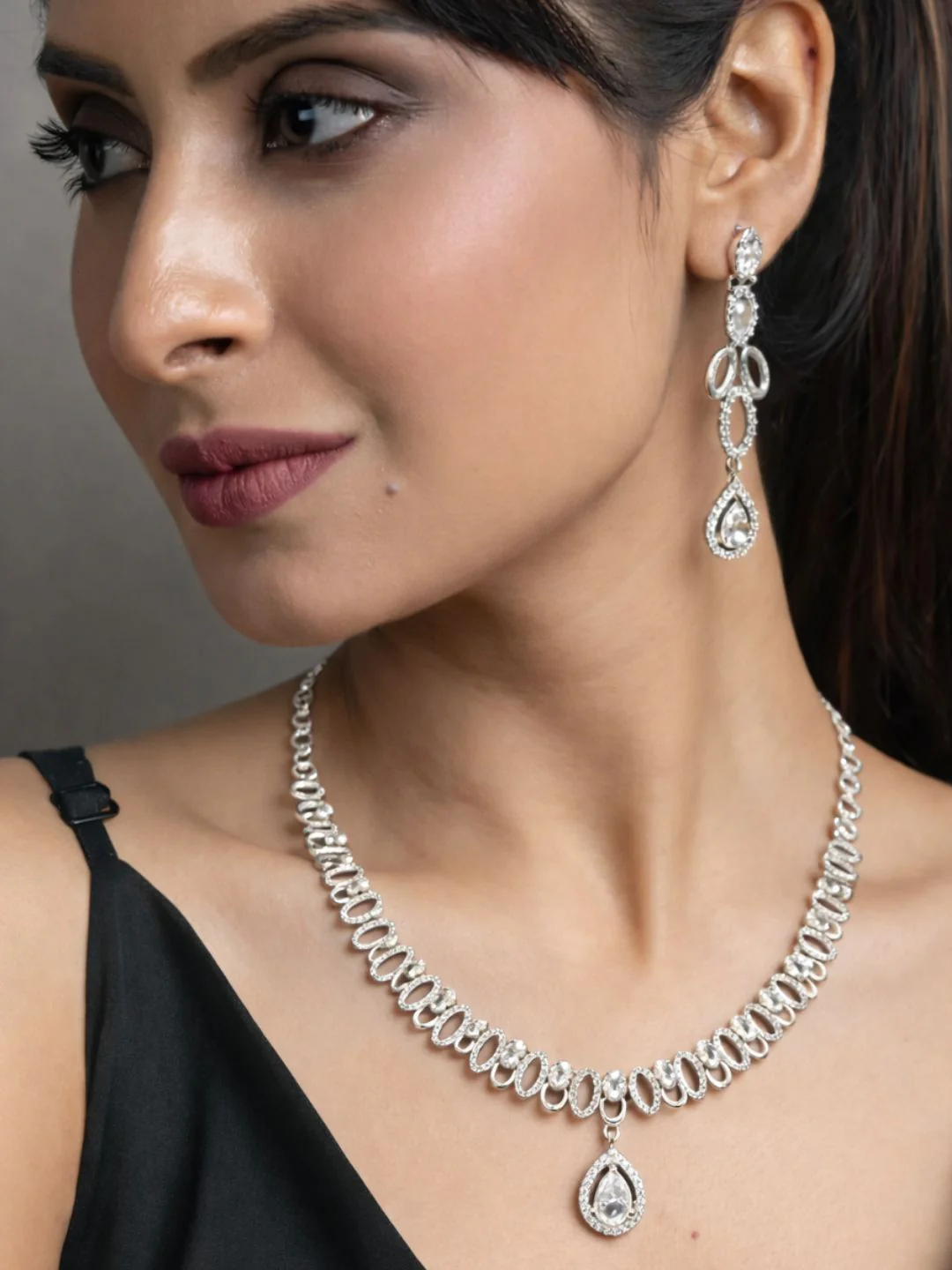 Alankrita Diamond Necklace with Earings - Image 7