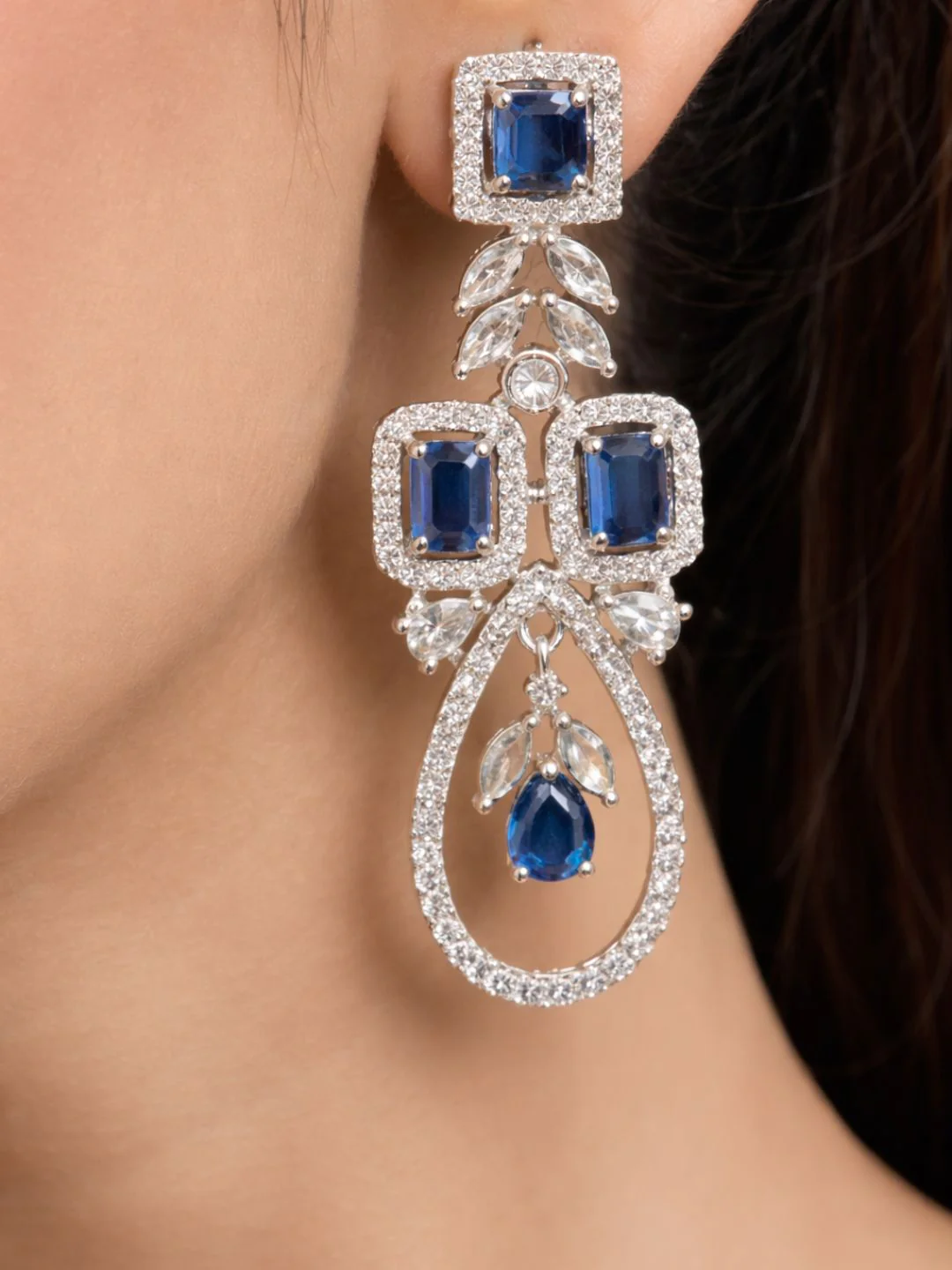 Alankrita Diamond Earings - Image 4