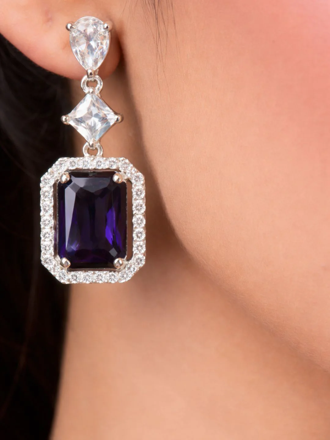 Alankrita Diamond Earings - Image 3
